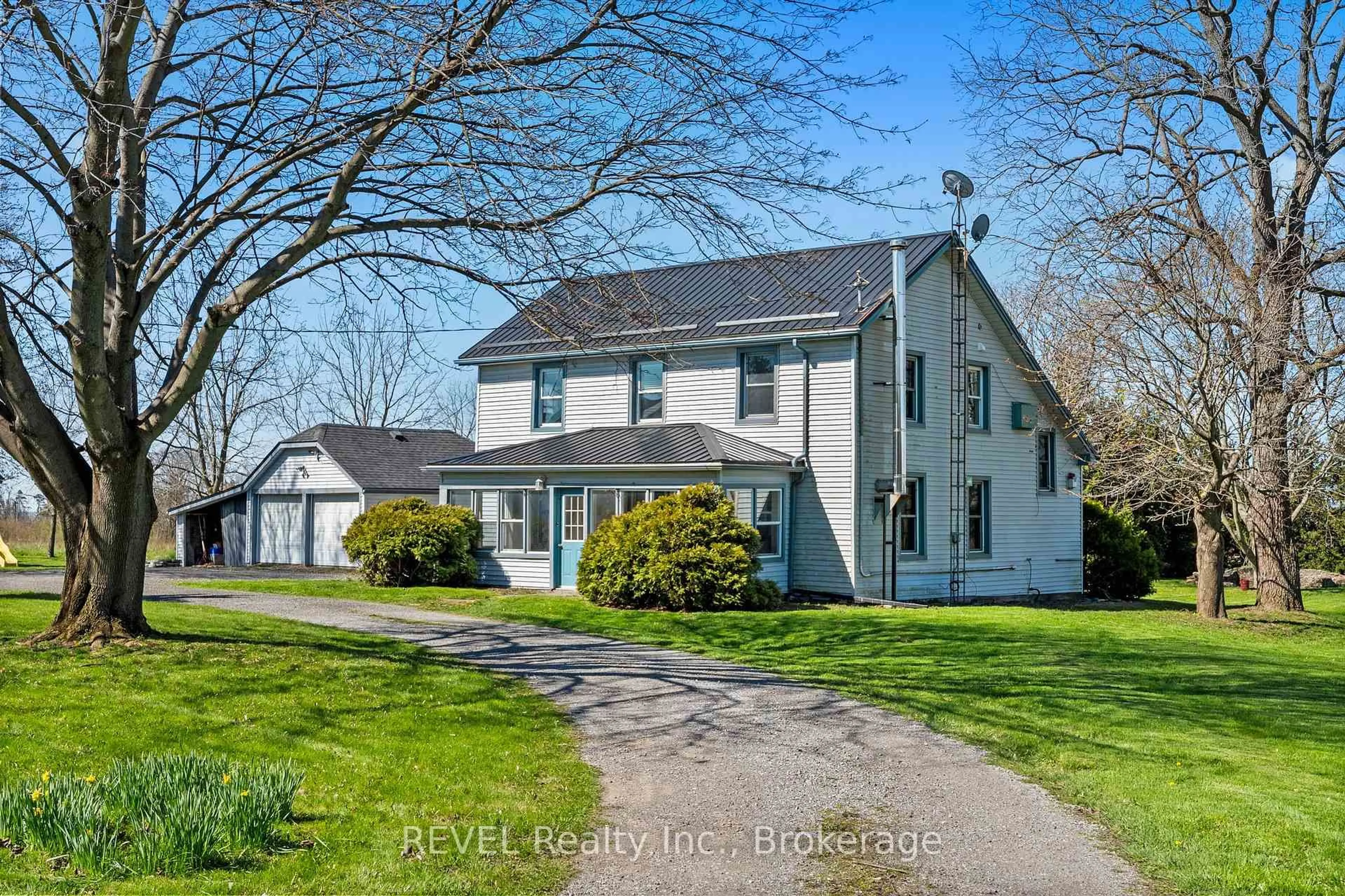 A pic from outside/outdoor area/front of a property/back of a property/a pic from drone, street for 11618 Burnaby Rd, Wainfleet Ontario L0S 1V0