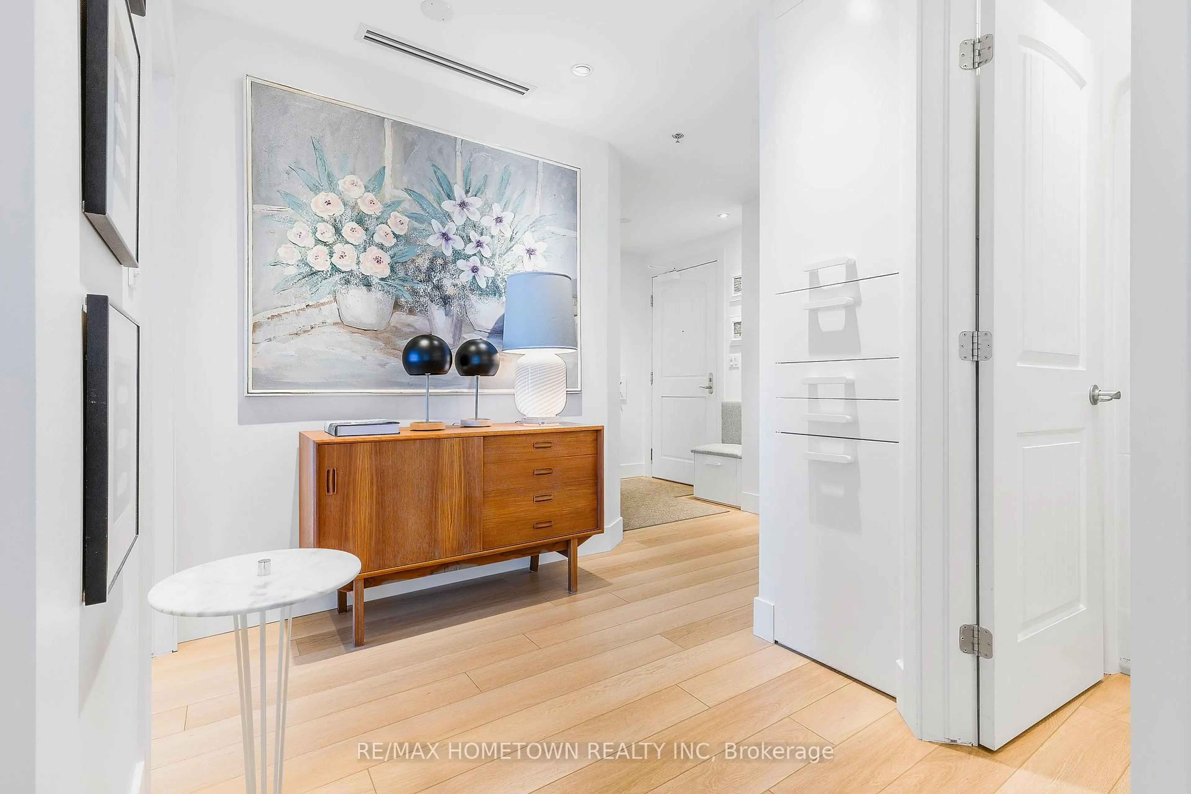 Indoor entryway for 15 ST ANDREW St #1205, Brockville Ontario K6V 0B8