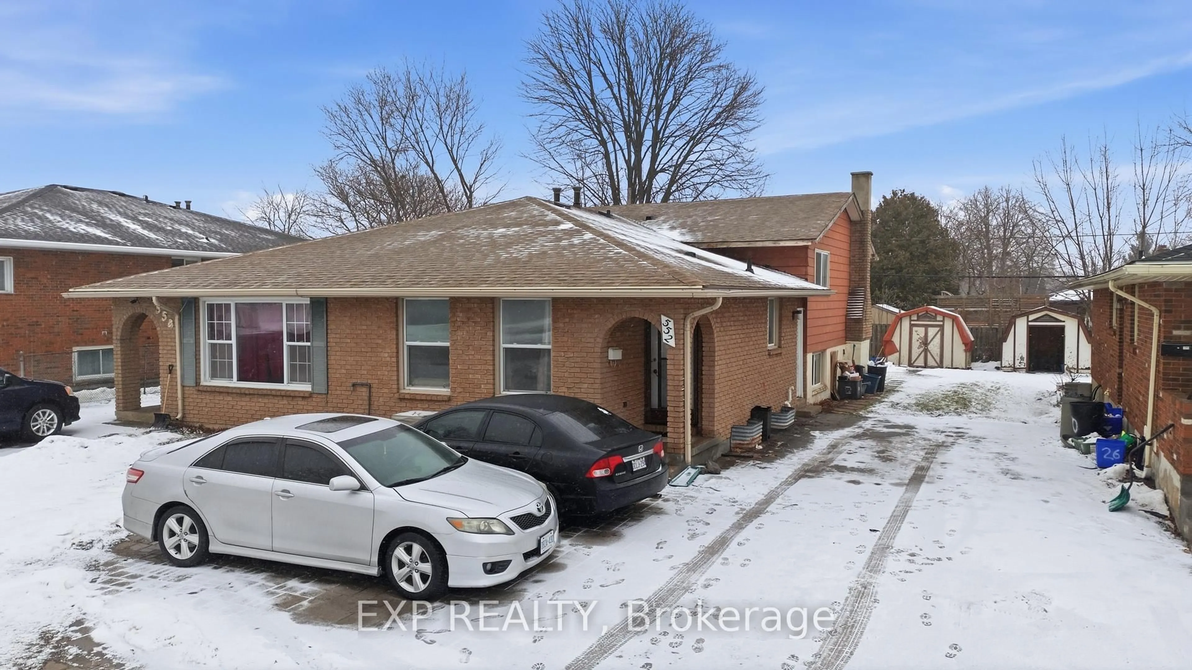Home with brick exterior material, street for 552 First Ave, Welland Ontario L3C 1Z3