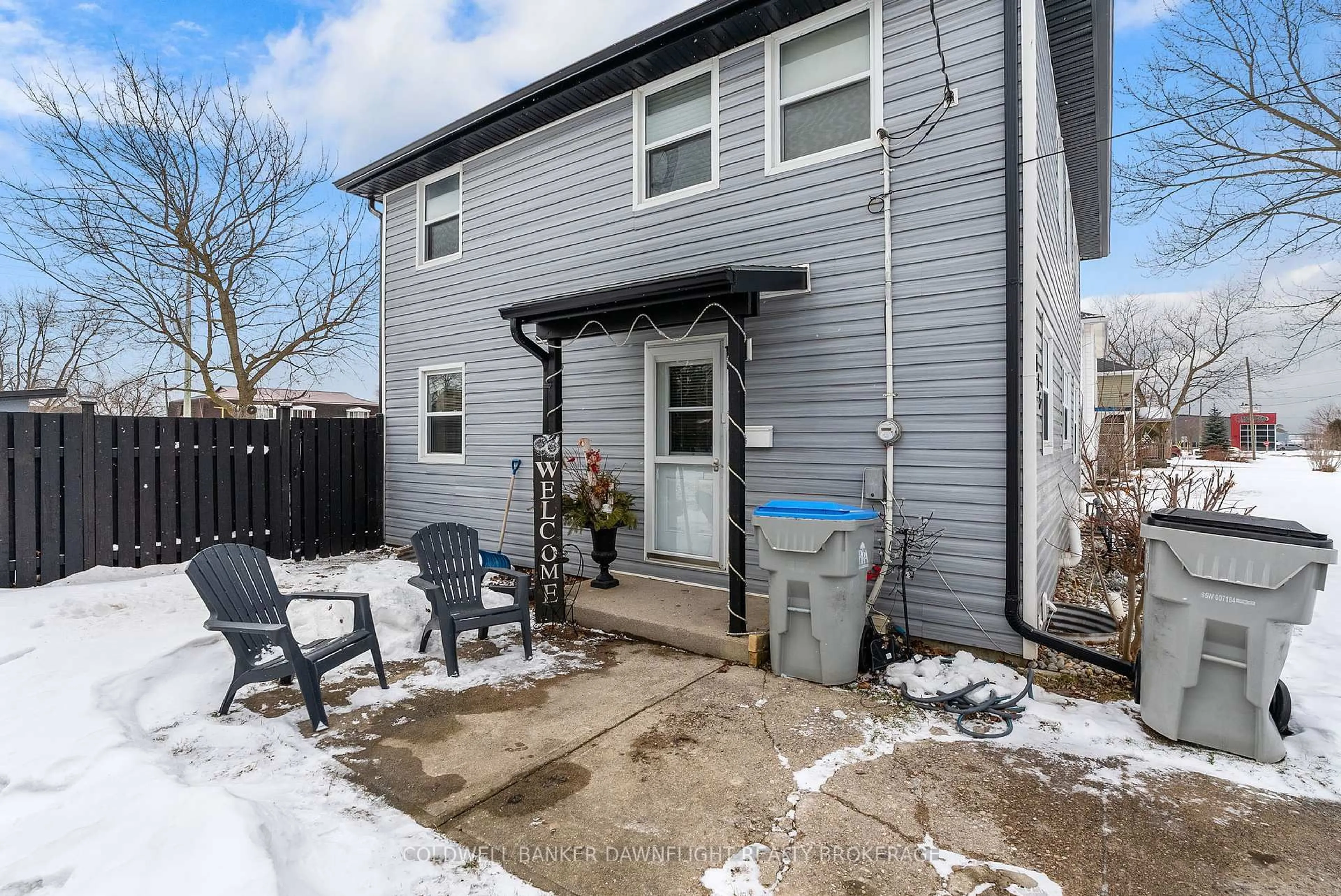 Patio, street for 115 Columbia Dr, South Huron Ontario N0M 1Y0