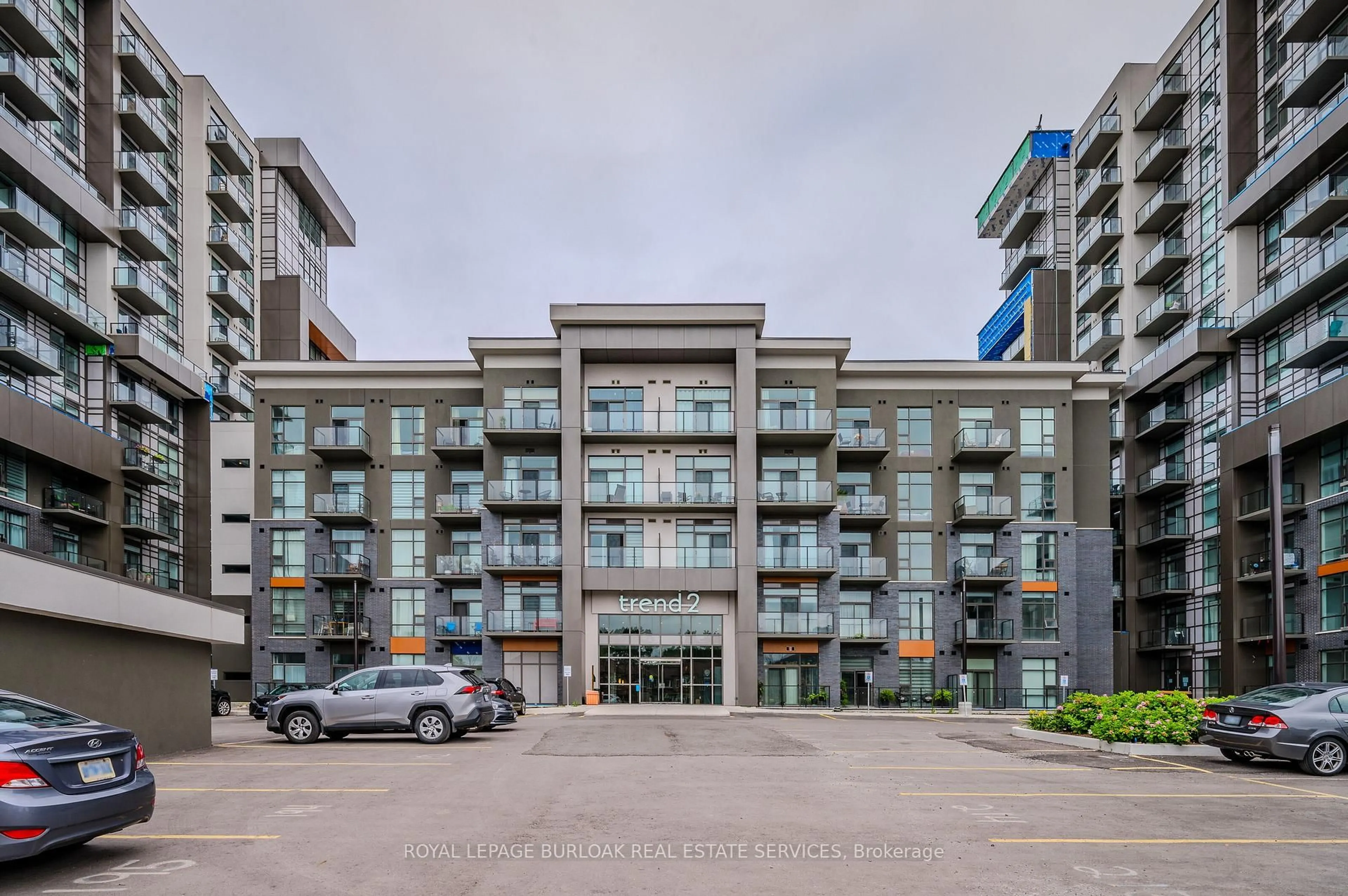 Indoor foyer for 460 Dundas St #1212, Hamilton Ontario L8B 2A5