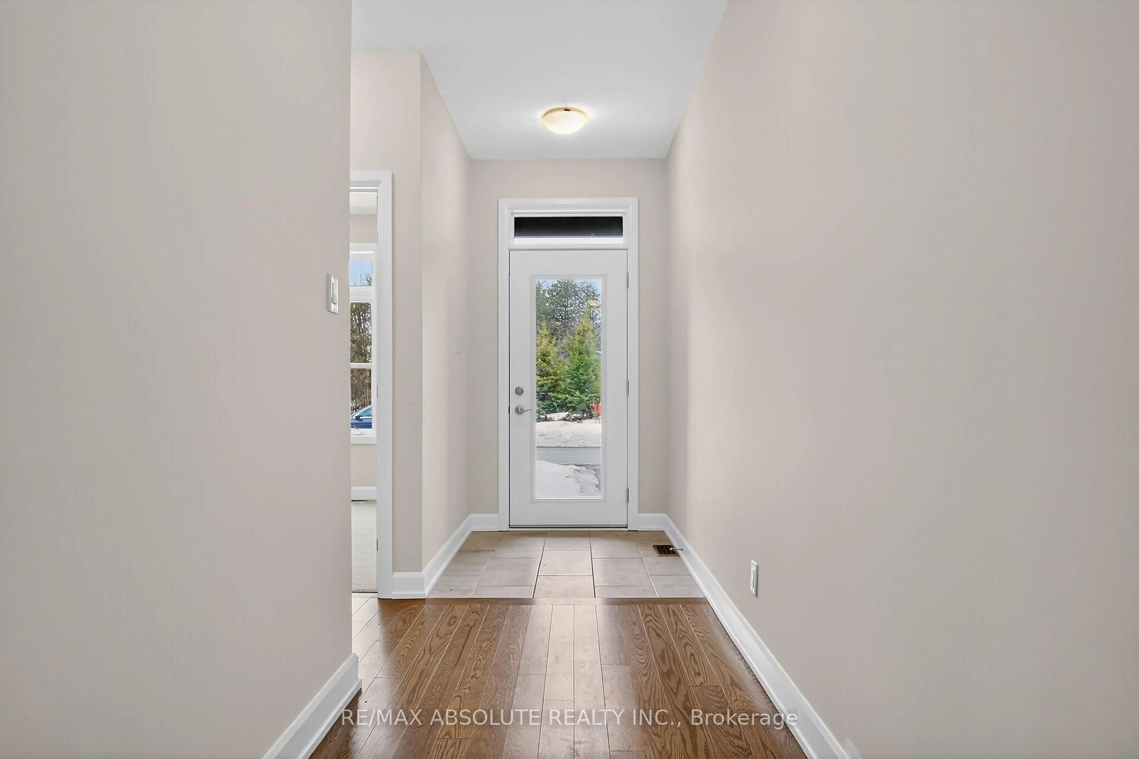 Indoor entryway for 379 Equinelle Dr, North Grenville Ontario K0G 1J0