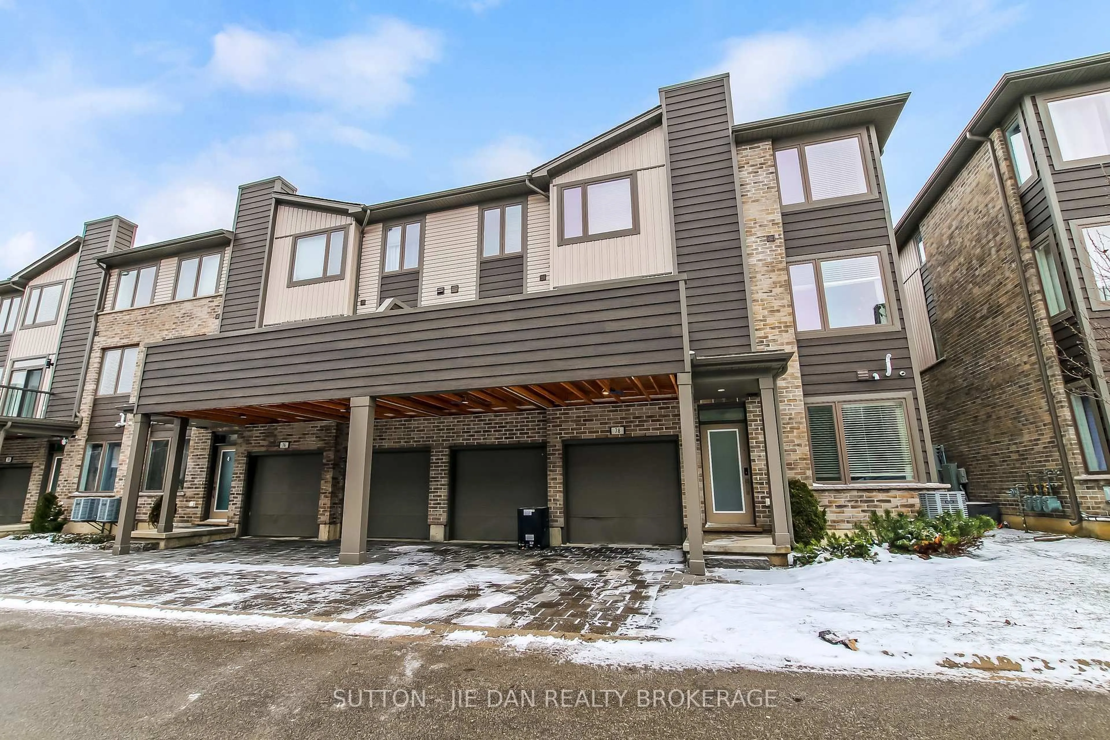 A pic from outside/outdoor area/front of a property/back of a property/a pic from drone, unknown for 1960 Dalmagarry Rd #78, London North Ontario N6G 0T8