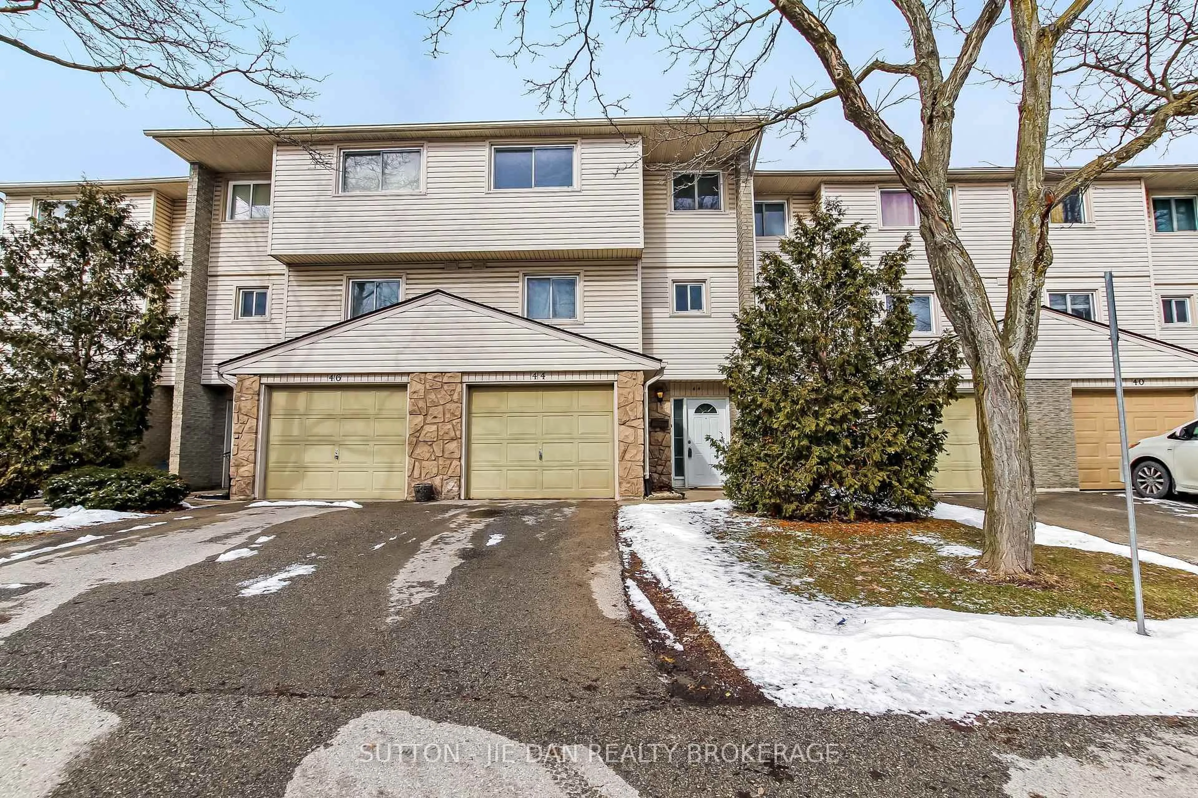 Unknown for 300 SANDRINGHAM Cres #44, London South Ontario N6C 5B4