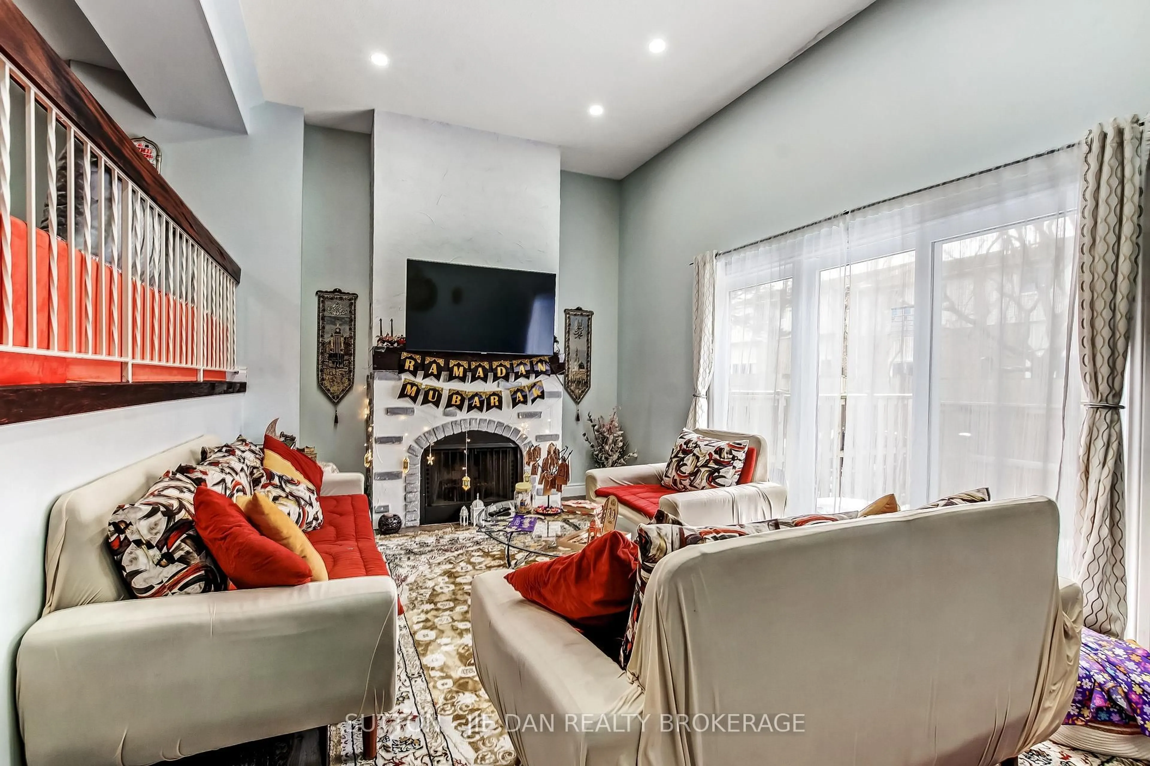 Unknown for 300 SANDRINGHAM Cres #44, London South Ontario N6C 5B4