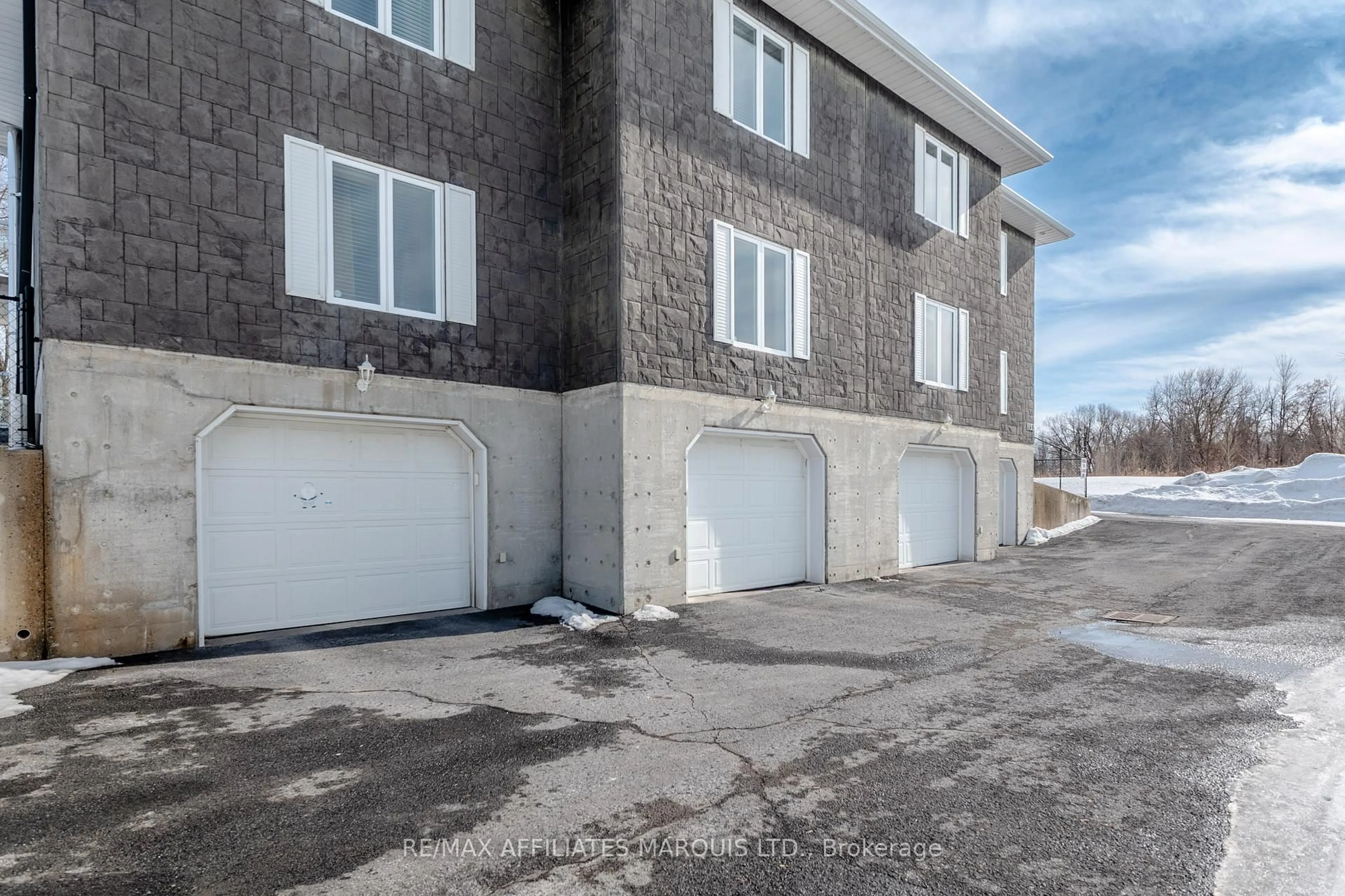 Unknown for 1133 Carleton St, Cornwall Ontario K6H 7N8