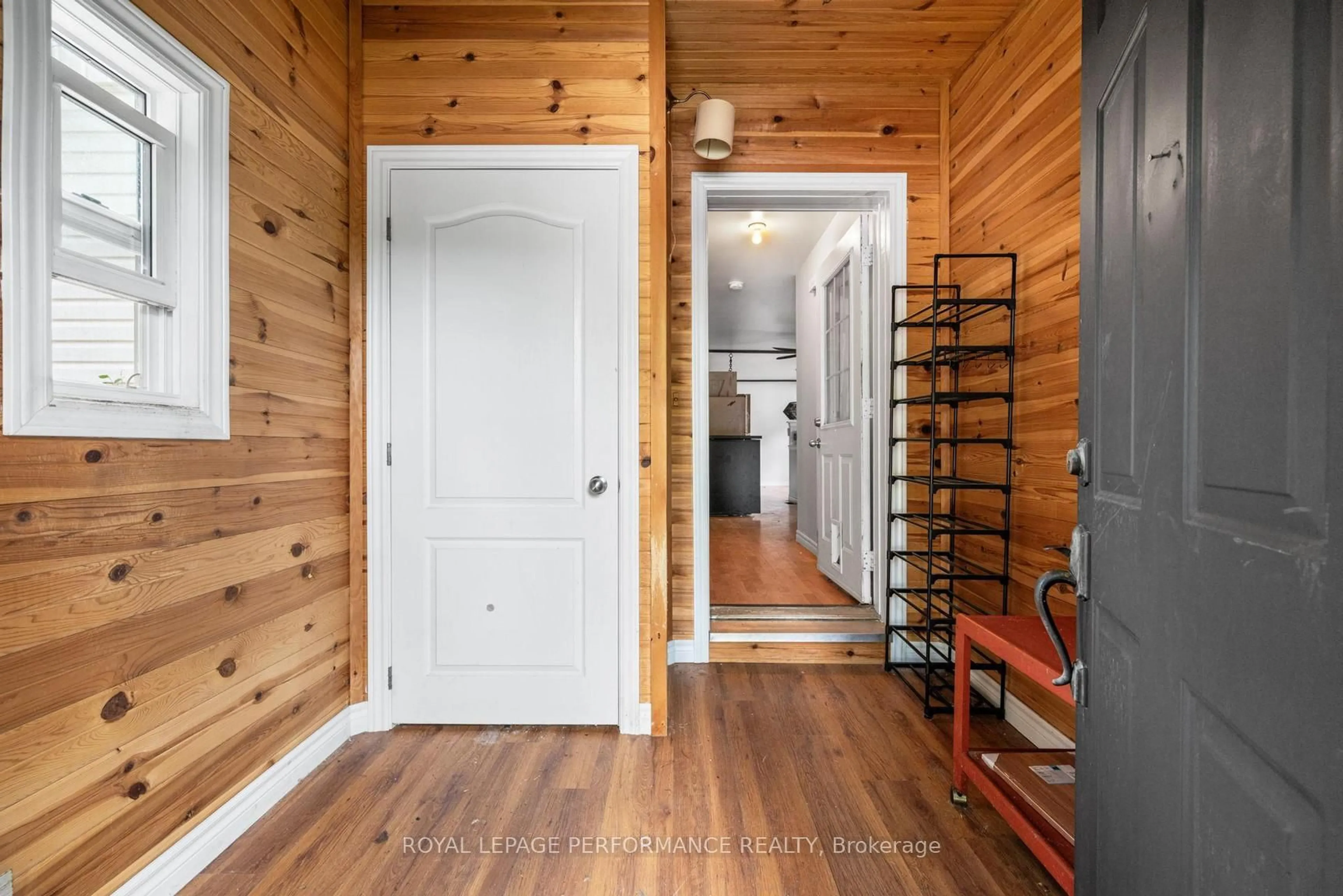 Indoor entryway for 121 Elizabeth St, Pakenham Ontario K0A 2X0