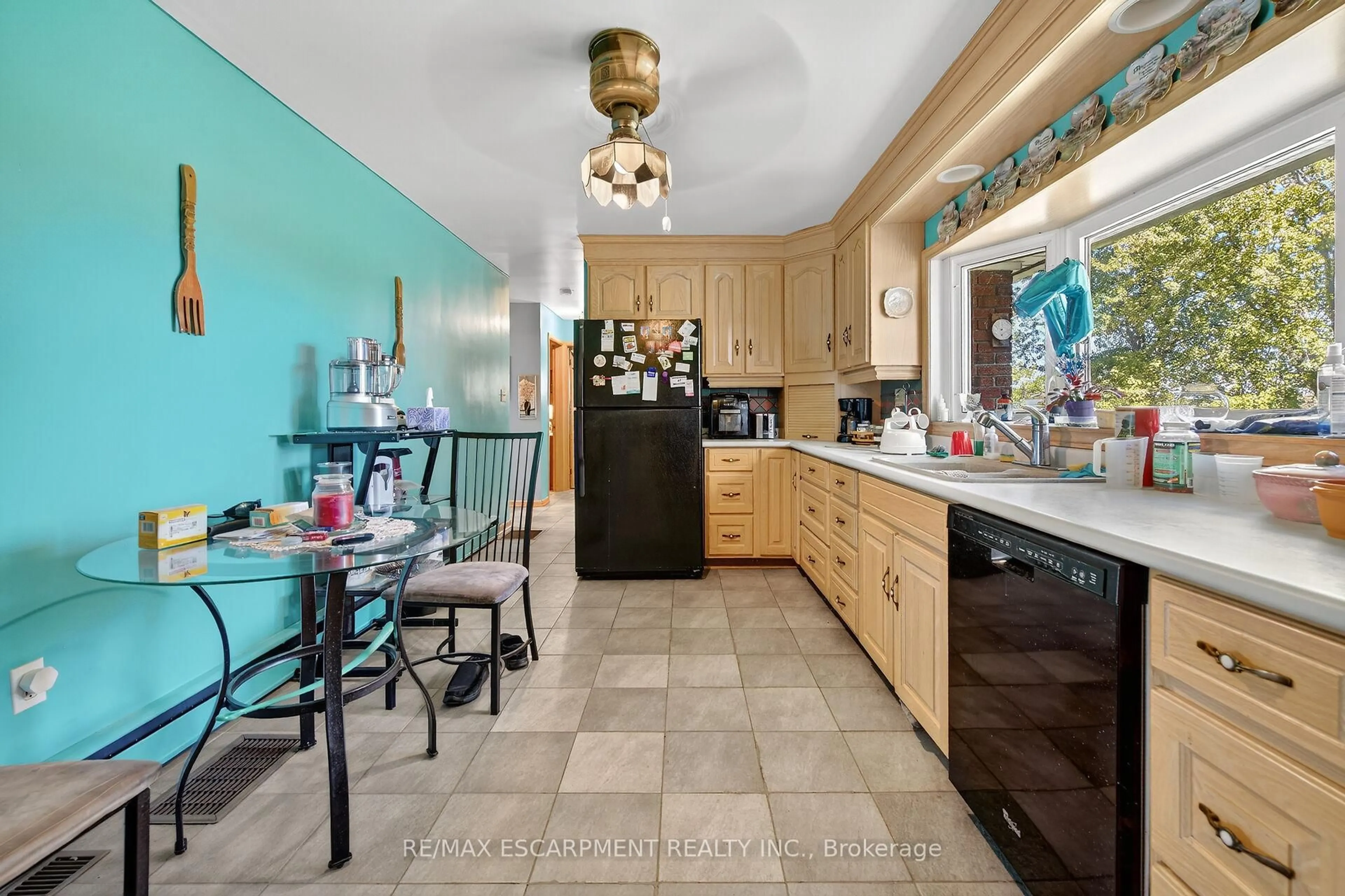 Open concept kitchen, ceramic/tile floor for 182 Sweets Corners Rd, Haldimand Ontario N0A 1P0