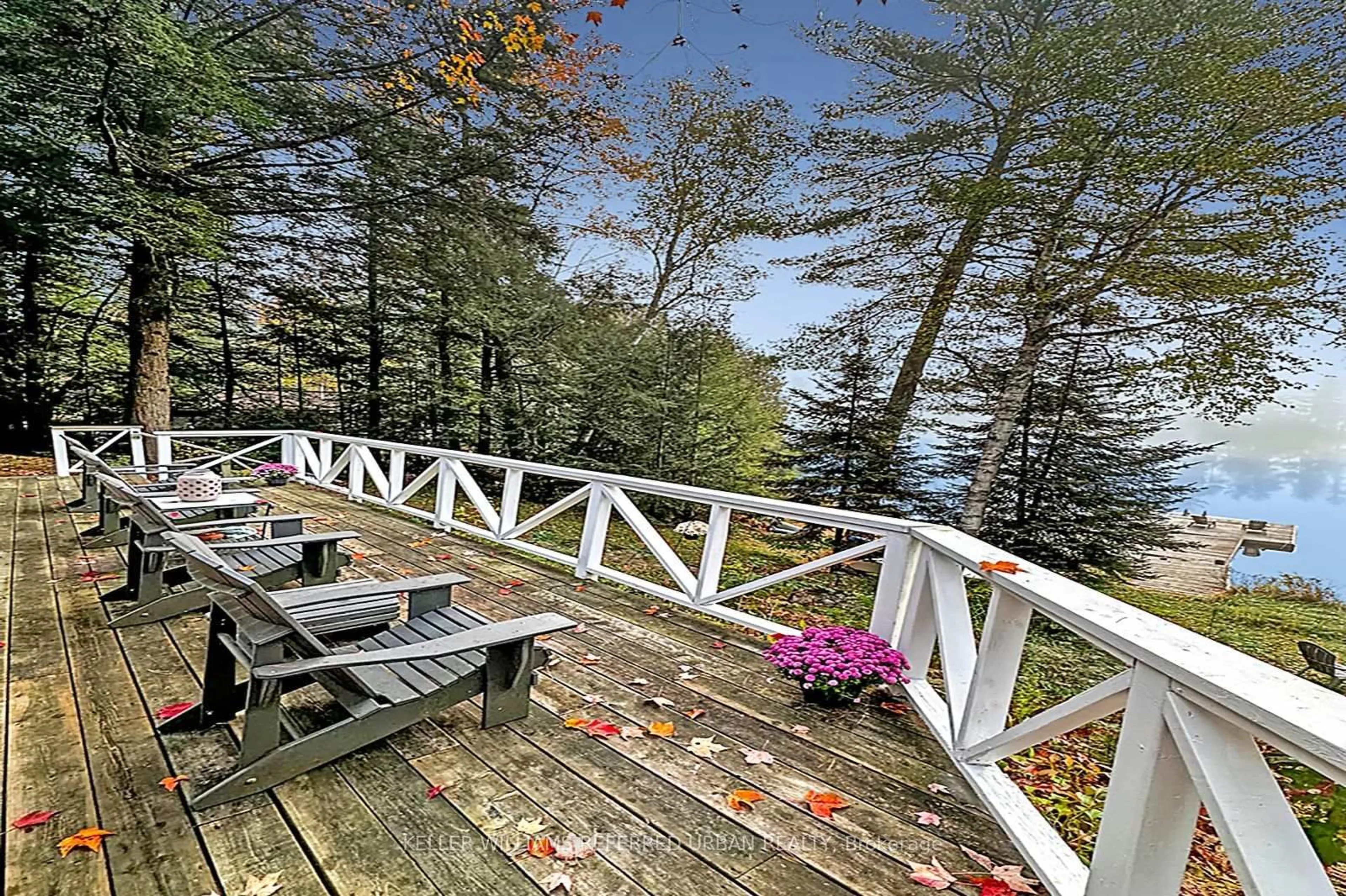 Patio, water/lake/river/ocean view for 1118 Pine Lake Shores, Bracebridge Ontario P1L 1X3