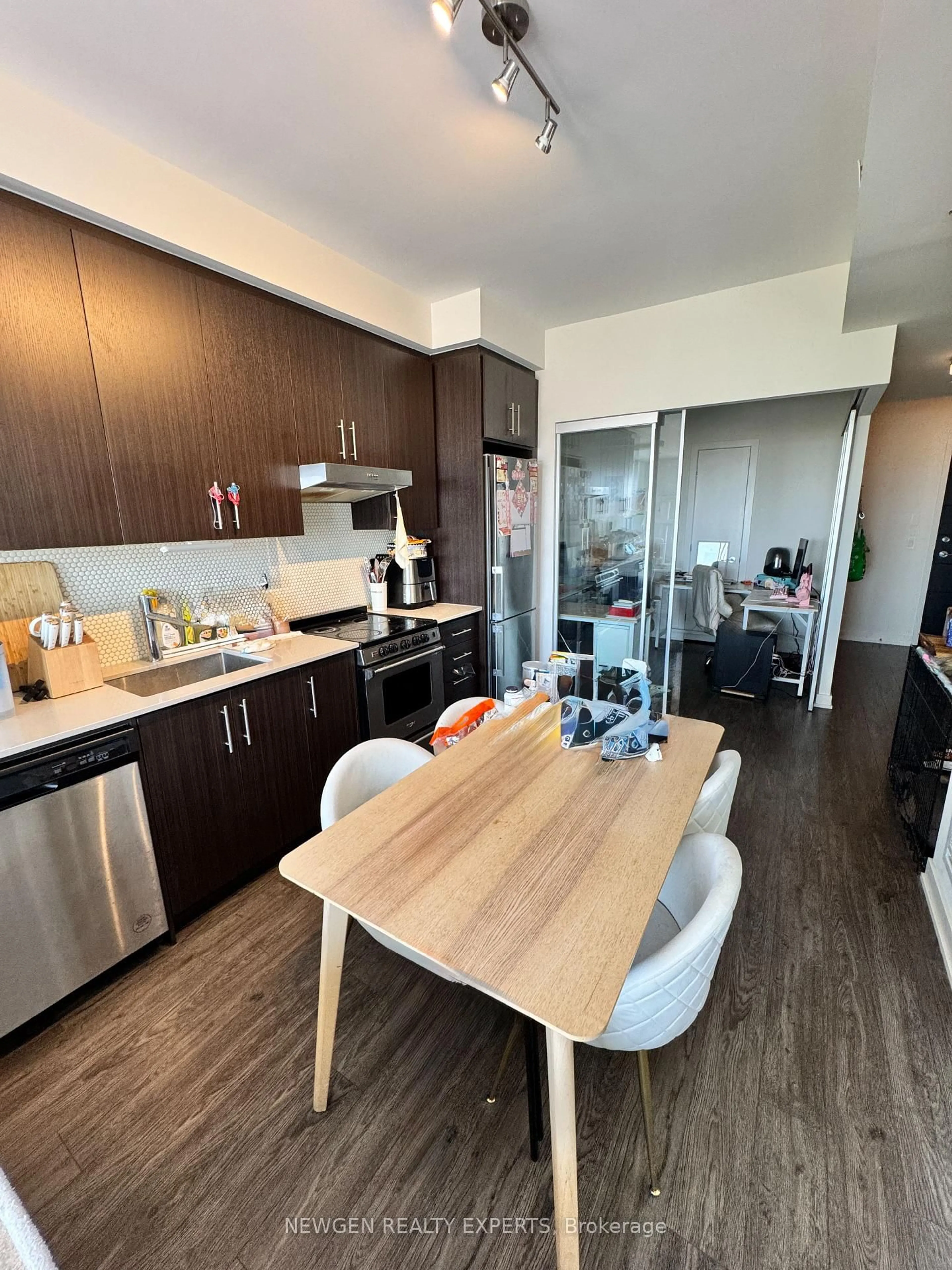 Open concept kitchen, wood/laminate floor for 212 King William St #1220, Hamilton Ontario L8R 0A7