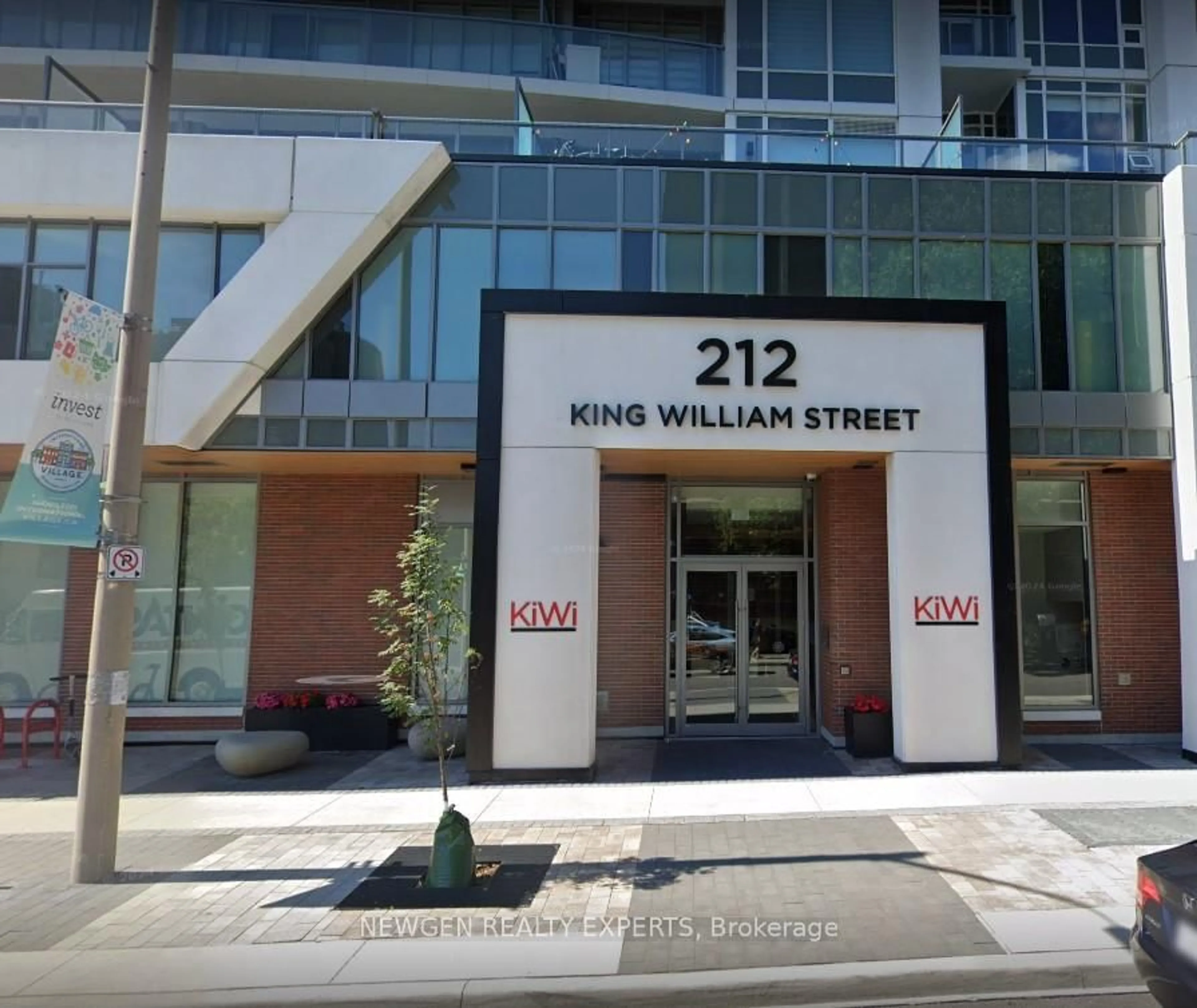 Indoor foyer for 212 King William St #1220, Hamilton Ontario L8R 0A7