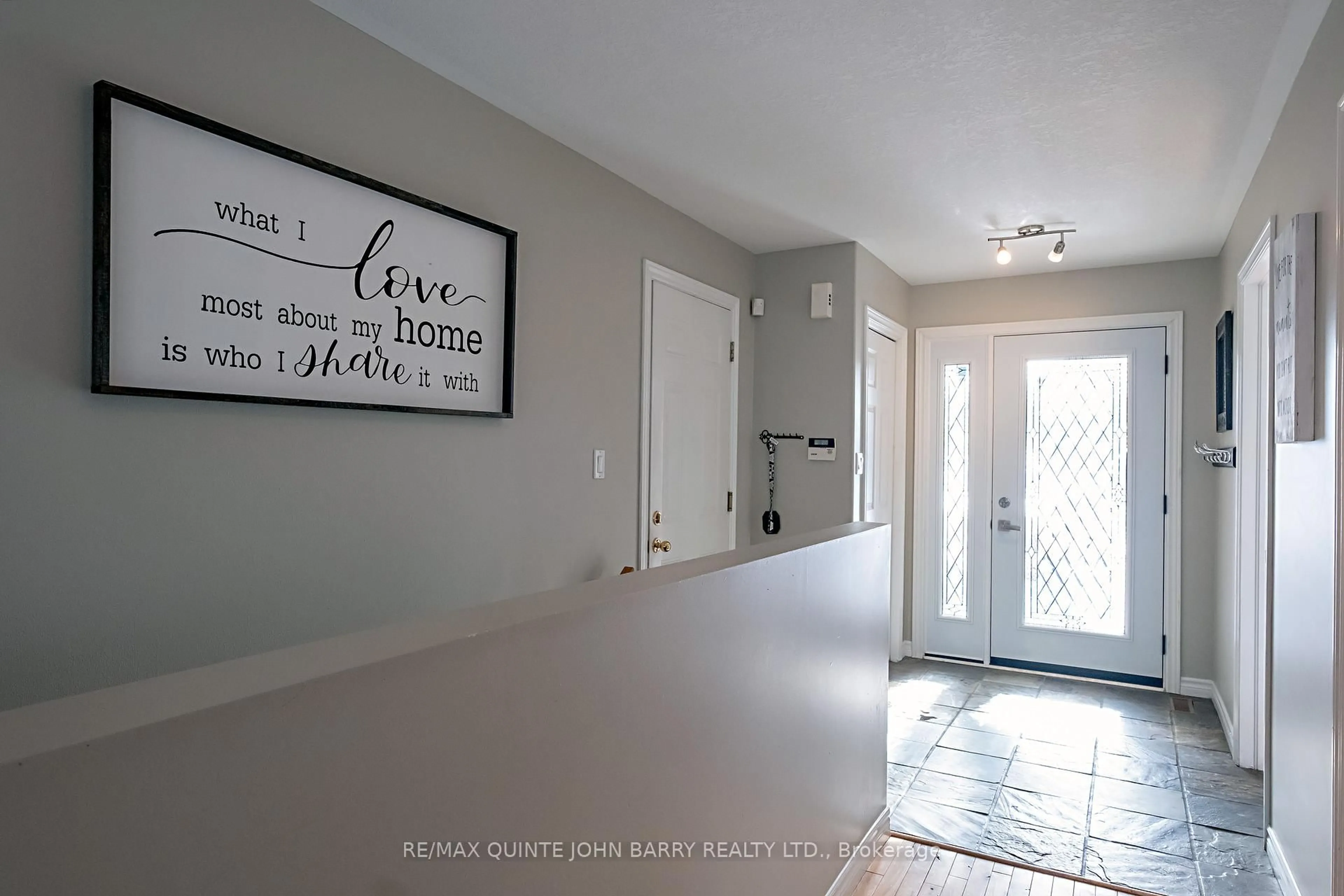 Indoor entryway for 179 Nicholas St, Quinte West Ontario K8V 6E8