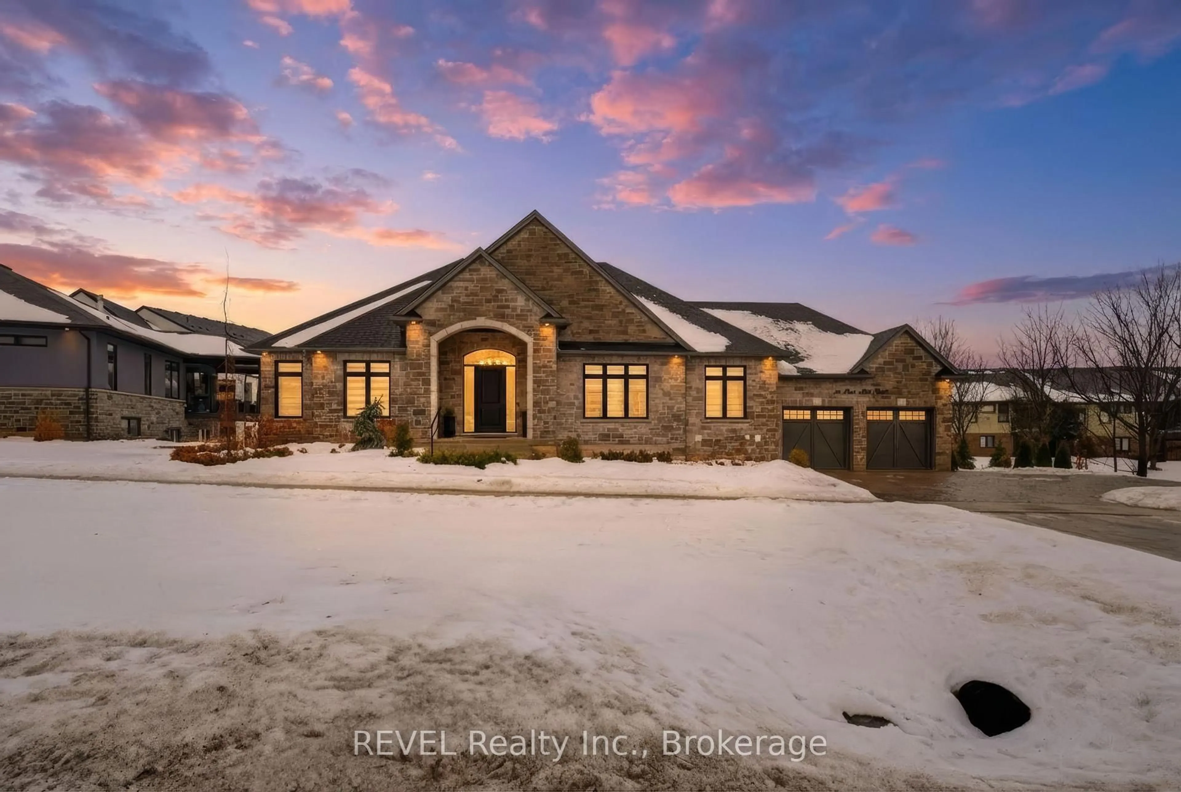 Home with brick exterior material, unknown for 18 Four Mile Creek Rd, Niagara-on-the-Lake Ontario L0S 1J1