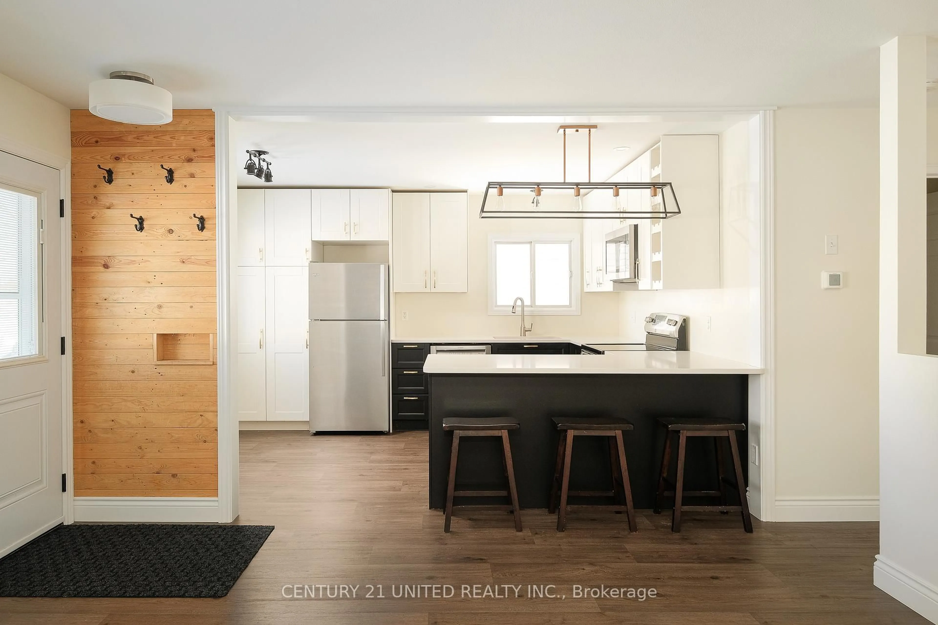 Open concept kitchen, unknown for 123 Towerhill Rd, Peterborough Ontario K9H 7M7