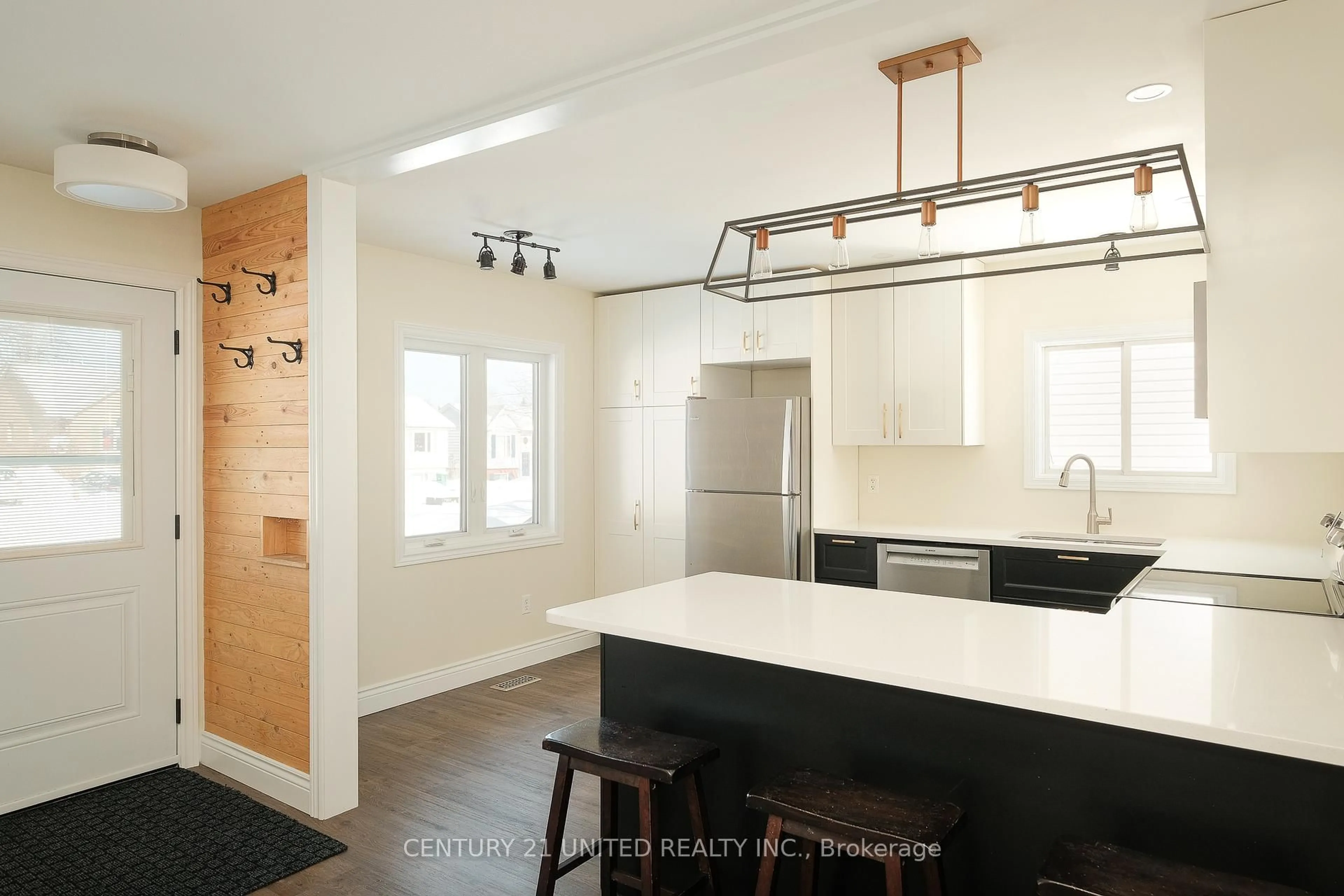 Open concept kitchen, unknown for 123 Towerhill Rd, Peterborough Ontario K9H 7M7