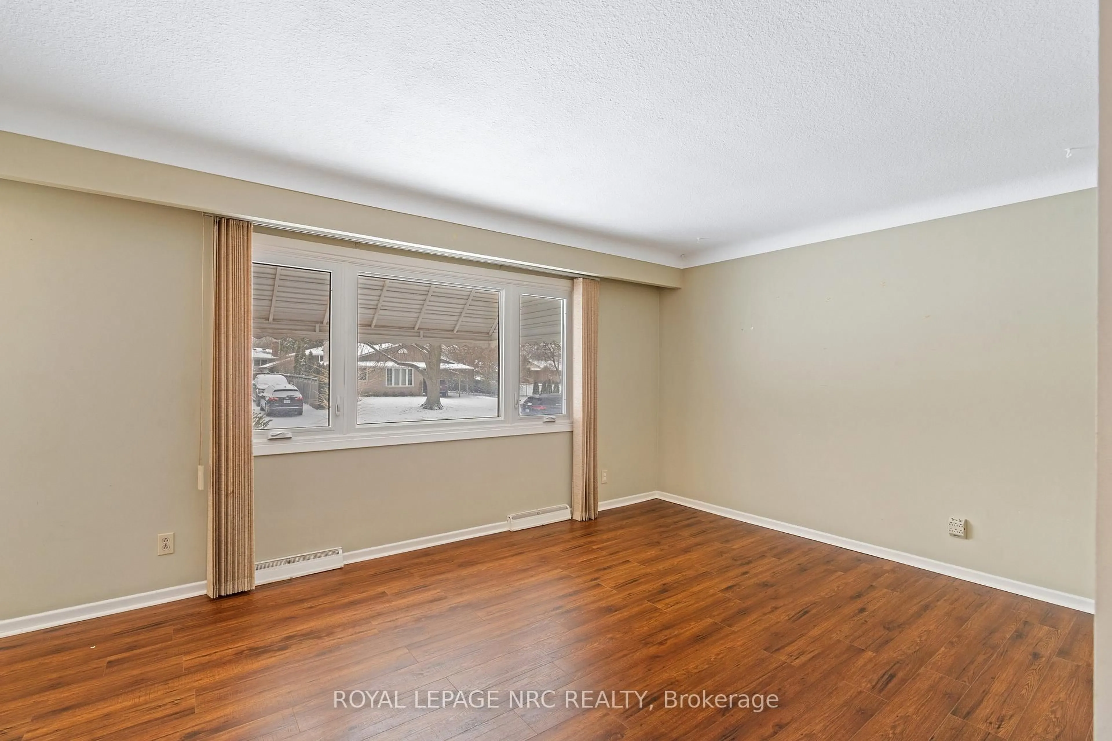 A pic of a room for 6 Brookbanks Dr, St. Catharines Ontario L2N 3W6