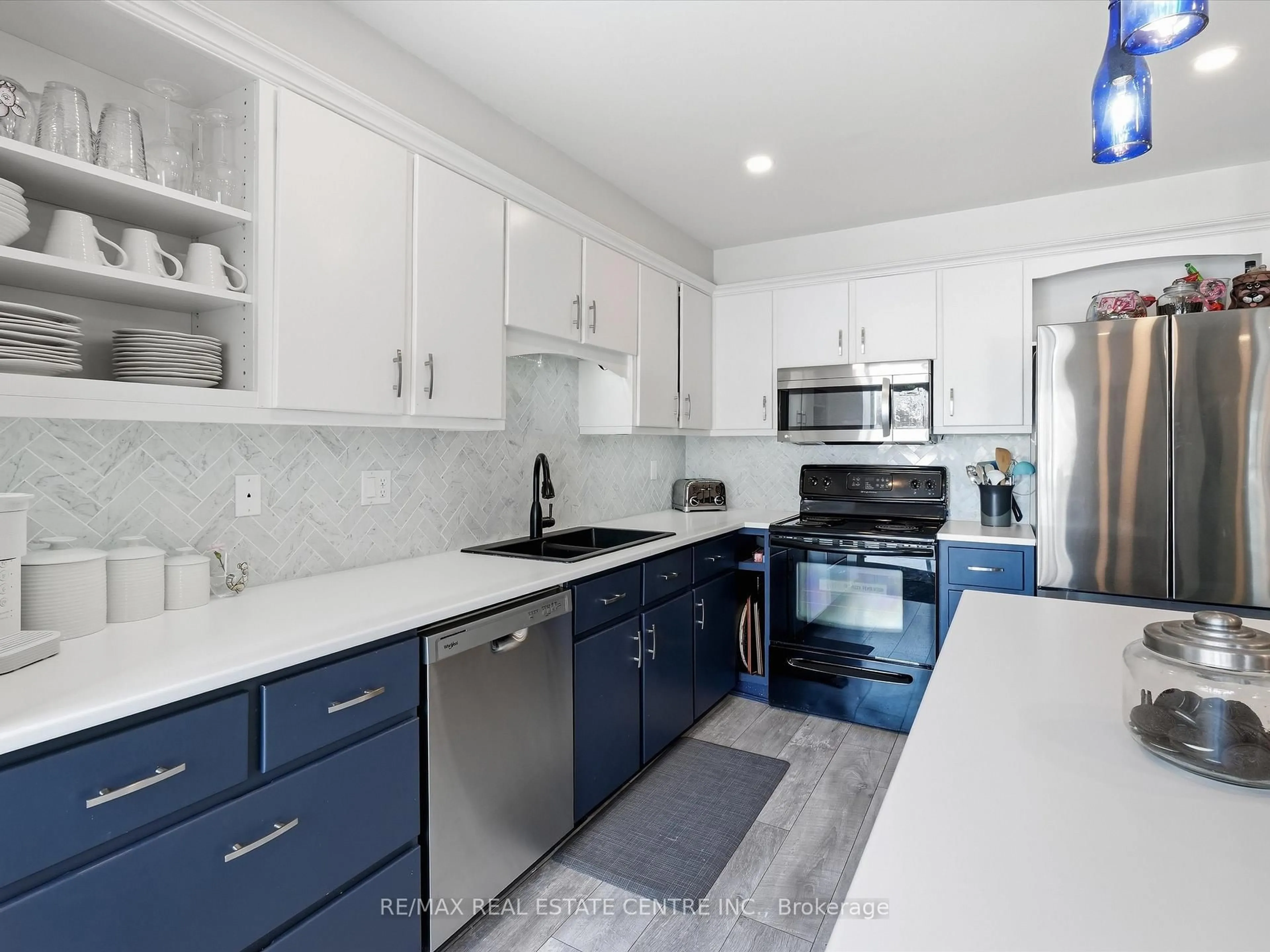 Open concept kitchen, ceramic/tile floor for 318 Shelburne Pl, Shelburne Ontario L0N 1S2