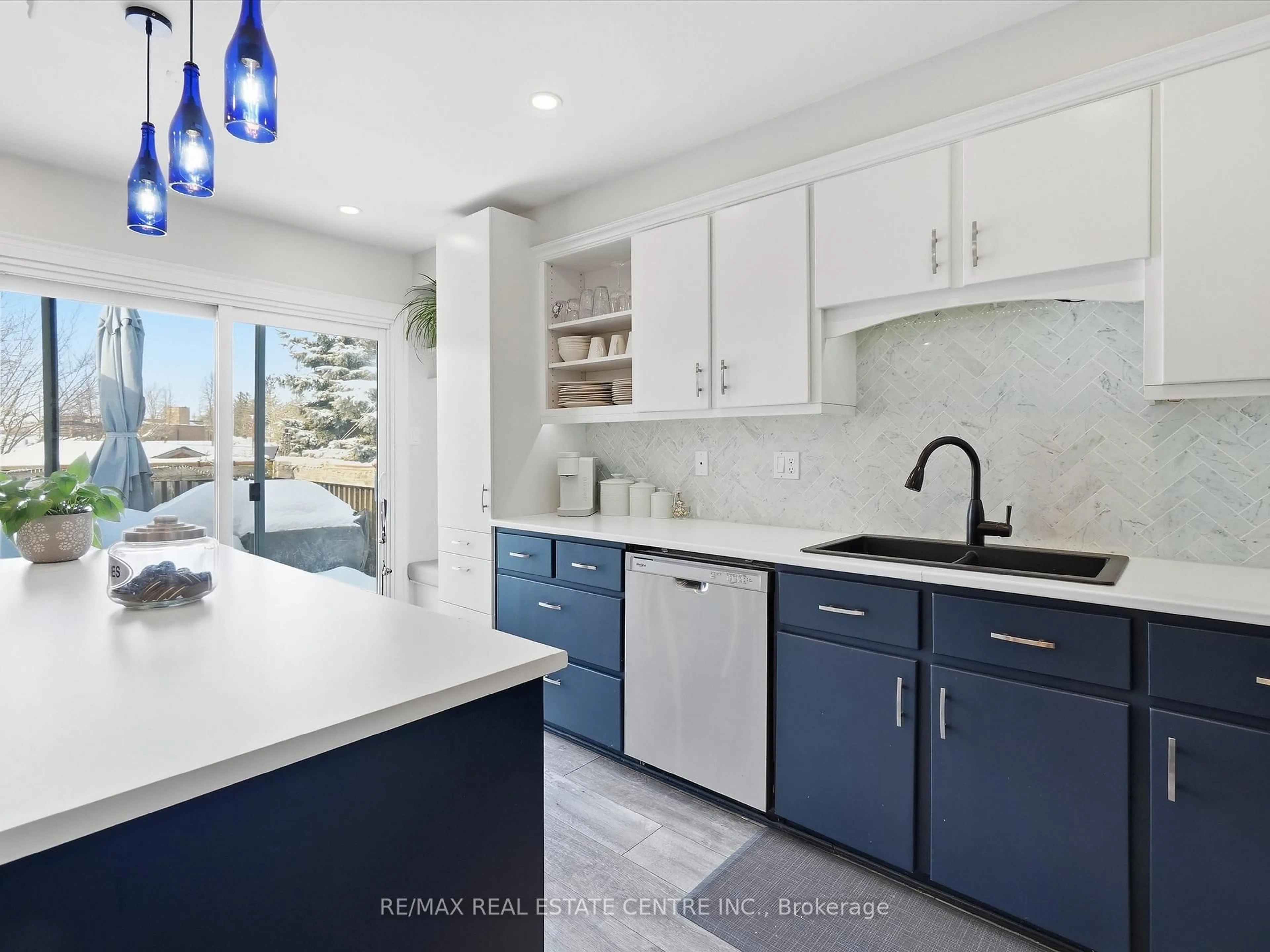 Contemporary kitchen, ceramic/tile floor for 318 Shelburne Pl, Shelburne Ontario L0N 1S2