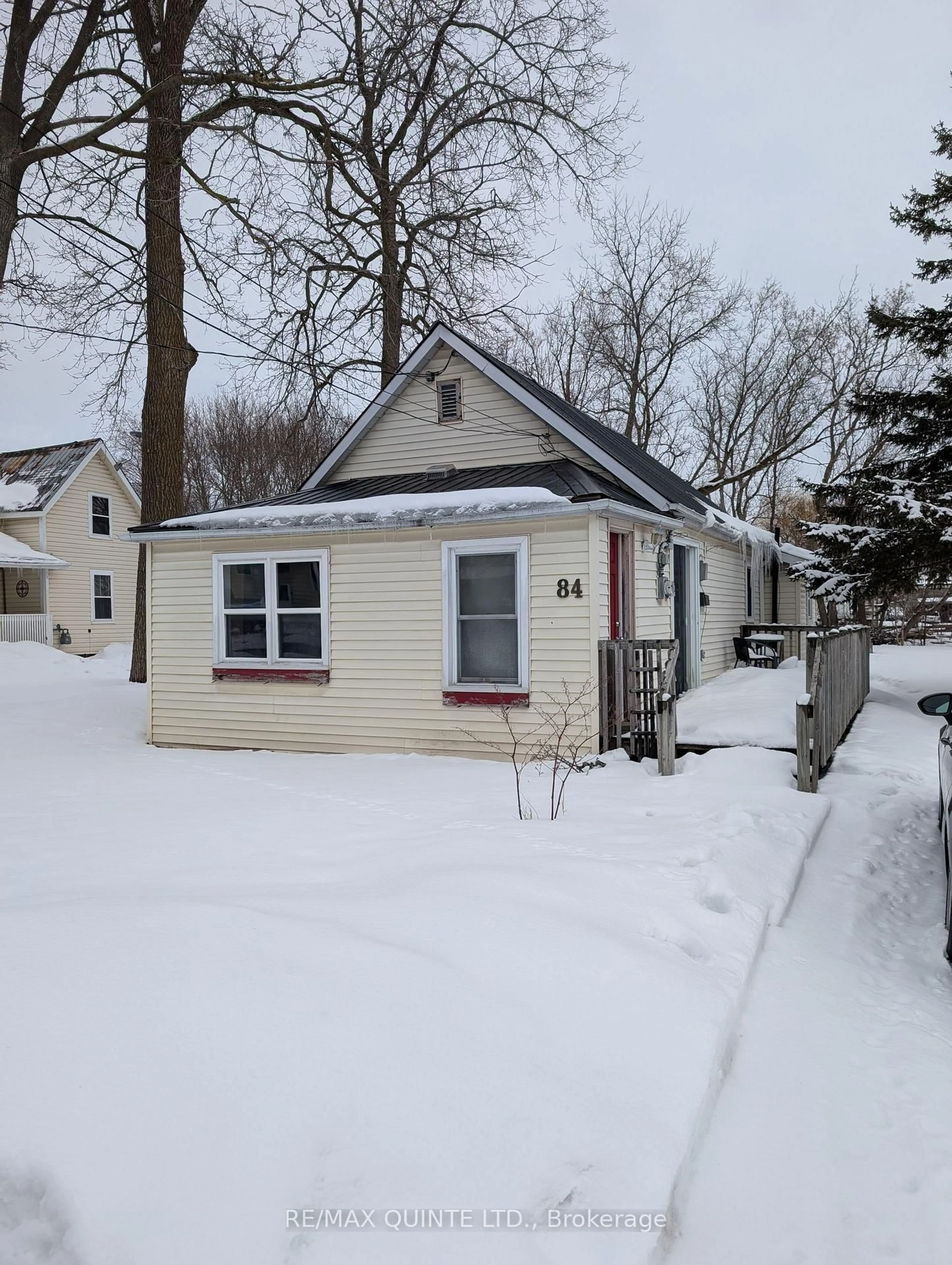 Unknown for 84 College St, Deseronto Ontario K0K 1X0