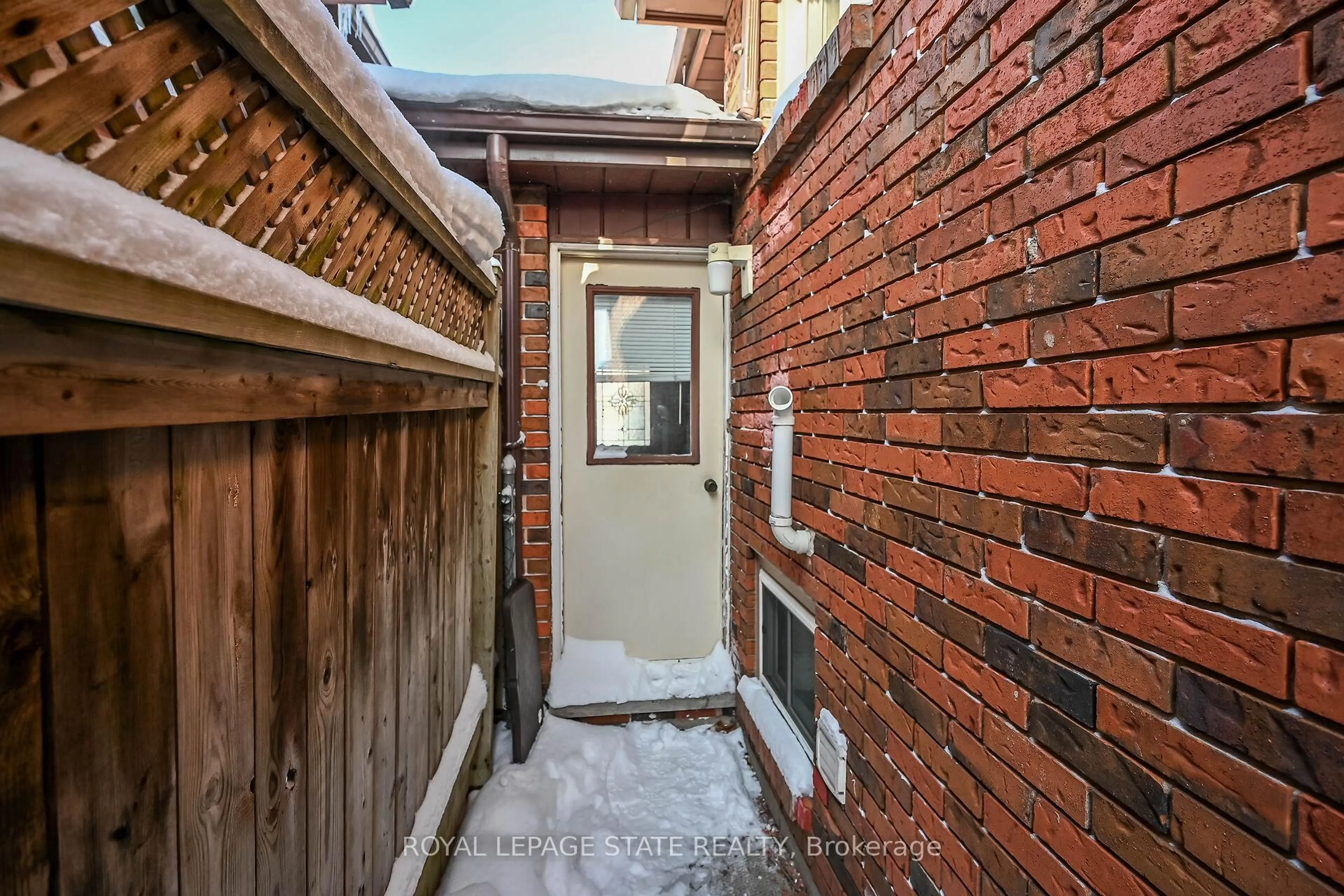 Home with brick exterior material, street for 327 Eaglewood Dr, Hamilton Ontario L8W 1Z2