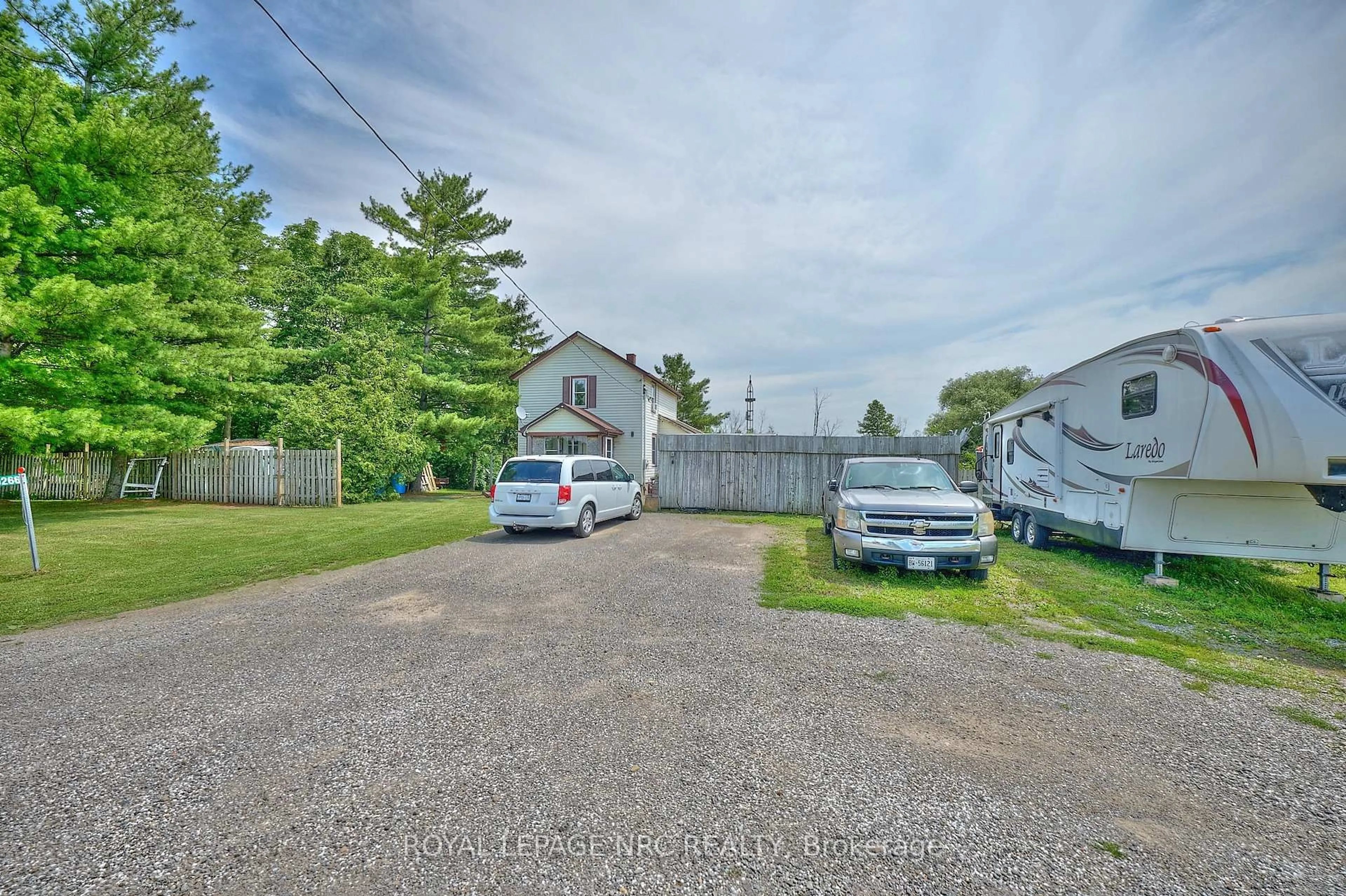 A pic from outside/outdoor area/front of a property/back of a property/a pic from drone, street for 10266 Willodell Rd, Niagara Falls Ontario L0S 1K0