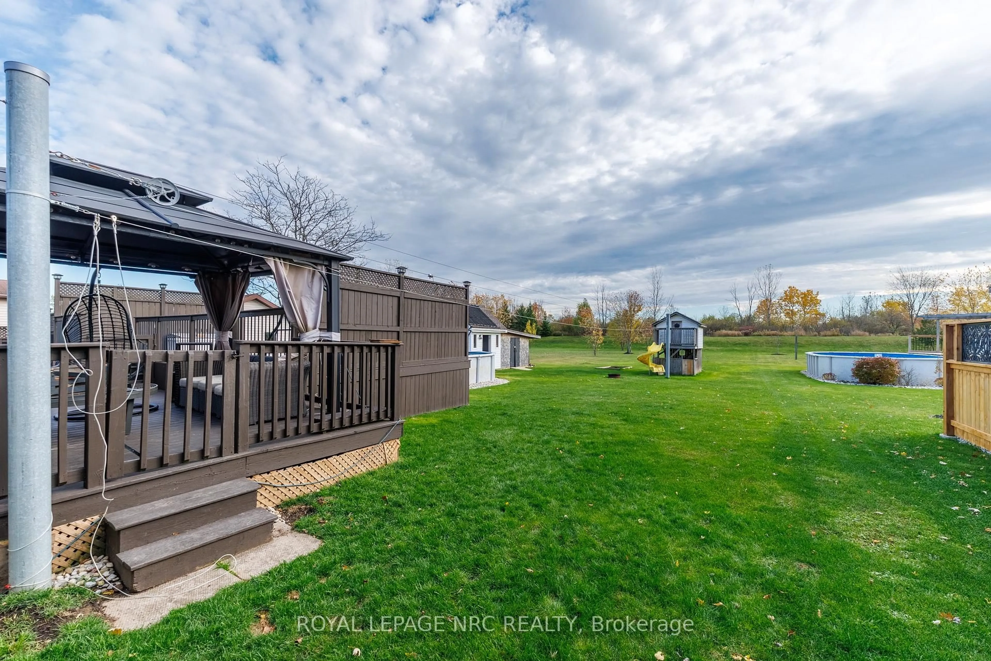 A pic from outside/outdoor area/front of a property/back of a property/a pic from drone, water/lake/river/ocean view for 2455 CORAL Ave, Fort Erie Ontario L0S 1S0
