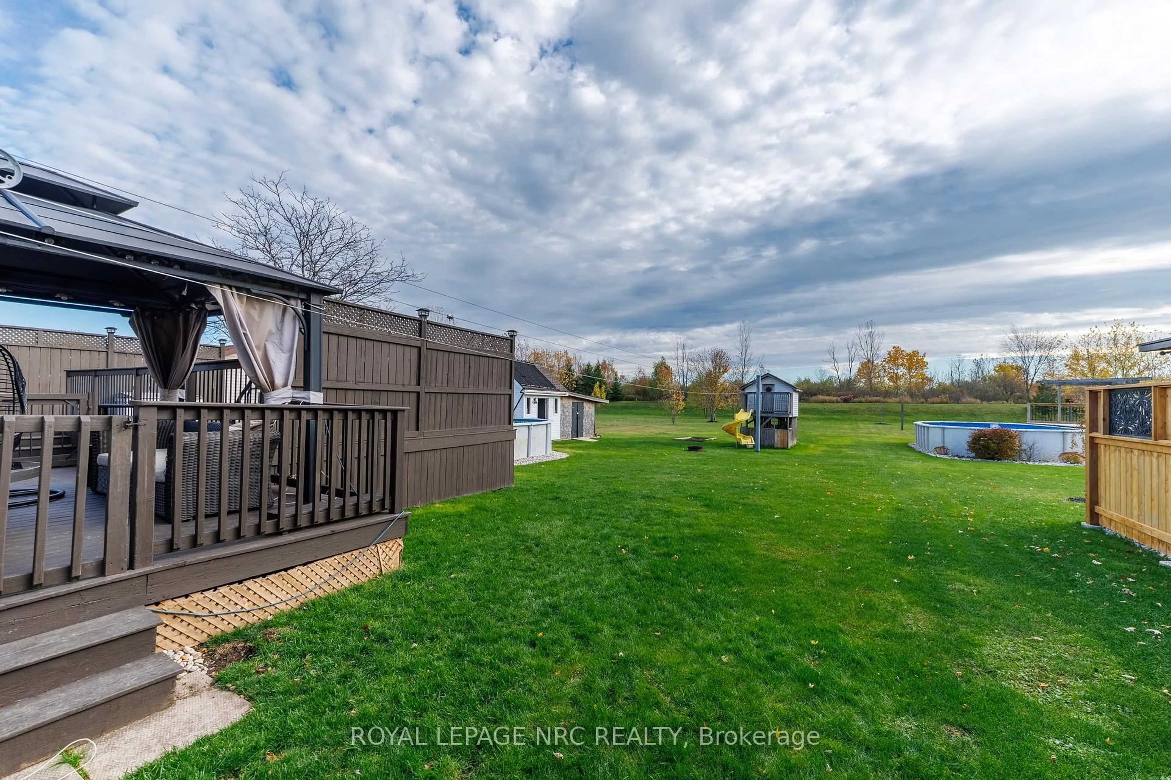 A pic from outside/outdoor area/front of a property/back of a property/a pic from drone, water/lake/river/ocean view for 2455 CORAL Ave, Fort Erie Ontario L0S 1S0