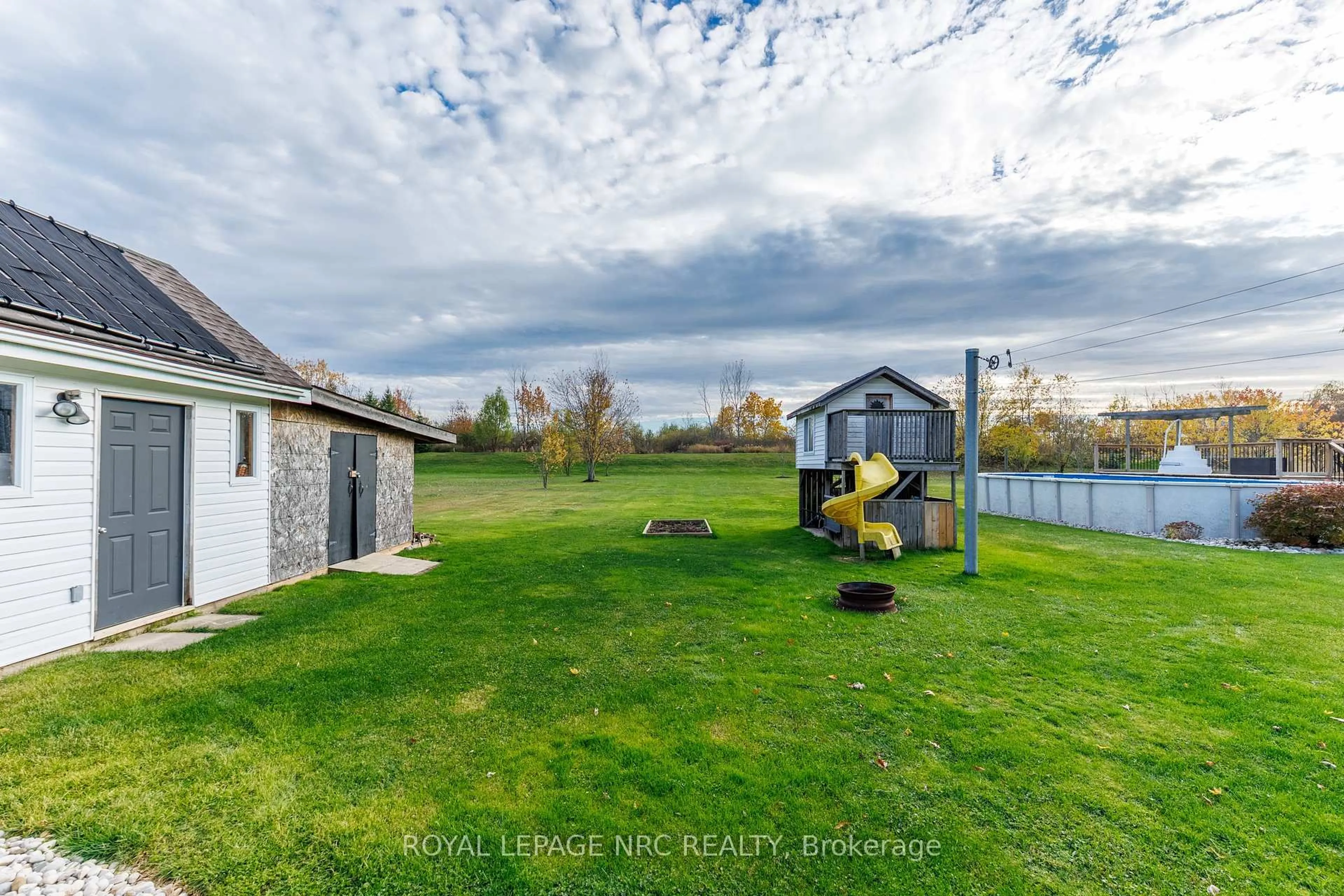 A pic from outside/outdoor area/front of a property/back of a property/a pic from drone, water/lake/river/ocean view for 2455 CORAL Ave, Fort Erie Ontario L0S 1S0