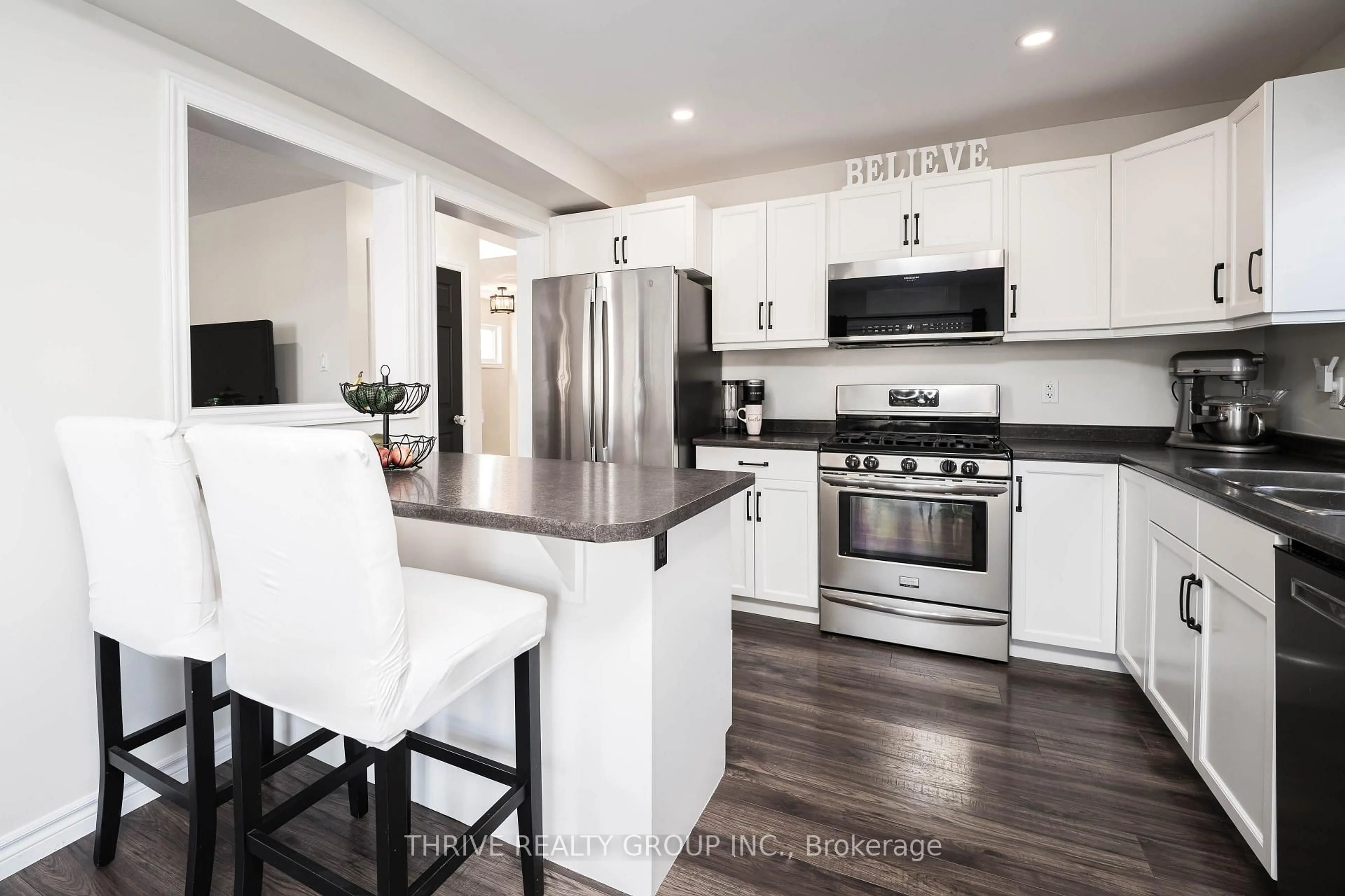 Open concept kitchen, unknown for 11 Westlake Dr, St. Thomas Ontario N5P 0B1