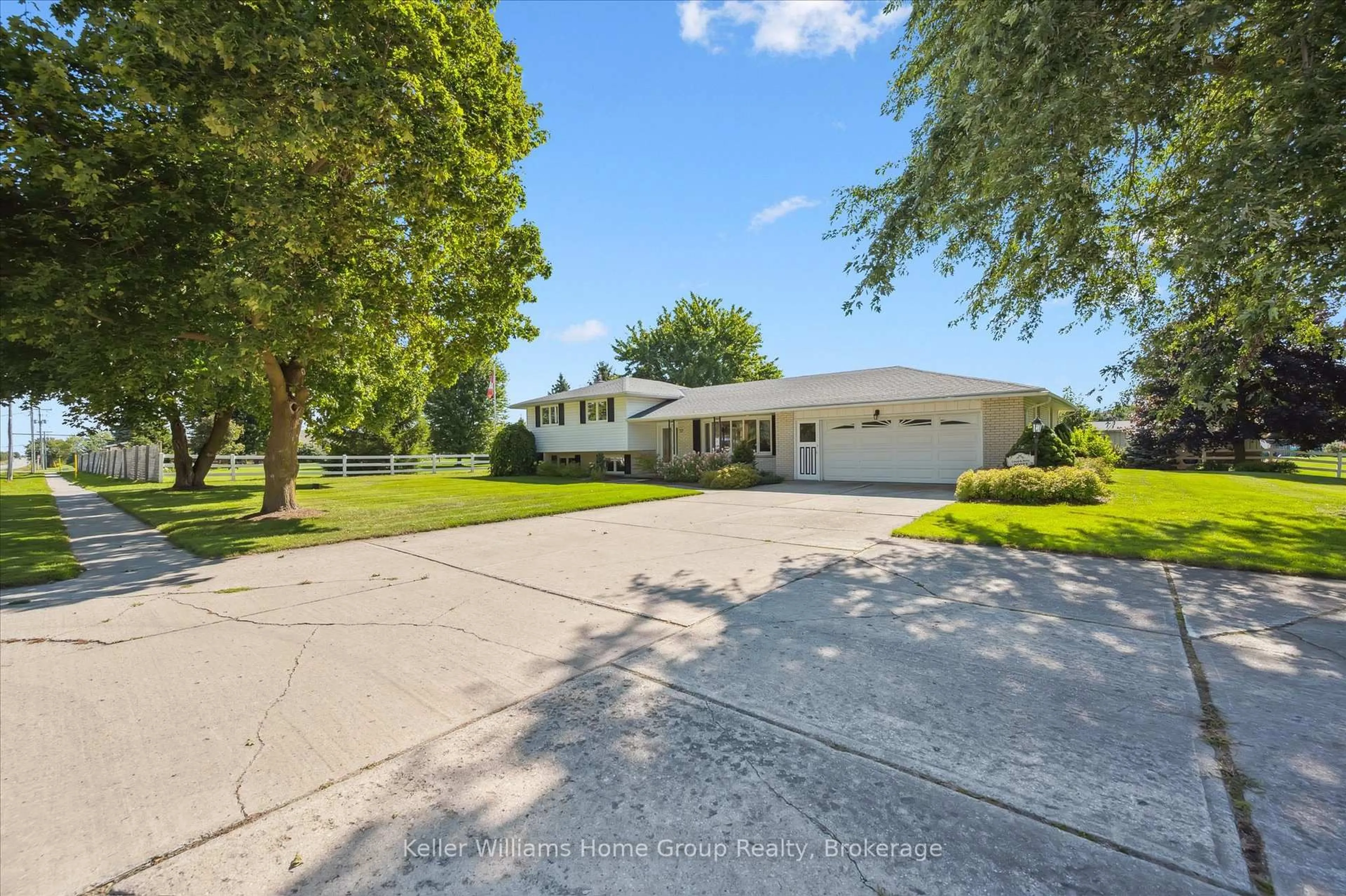 A pic from outside/outdoor area/front of a property/back of a property/a pic from drone, street for 27 Peel St, Mapleton Ontario N0B 1A0