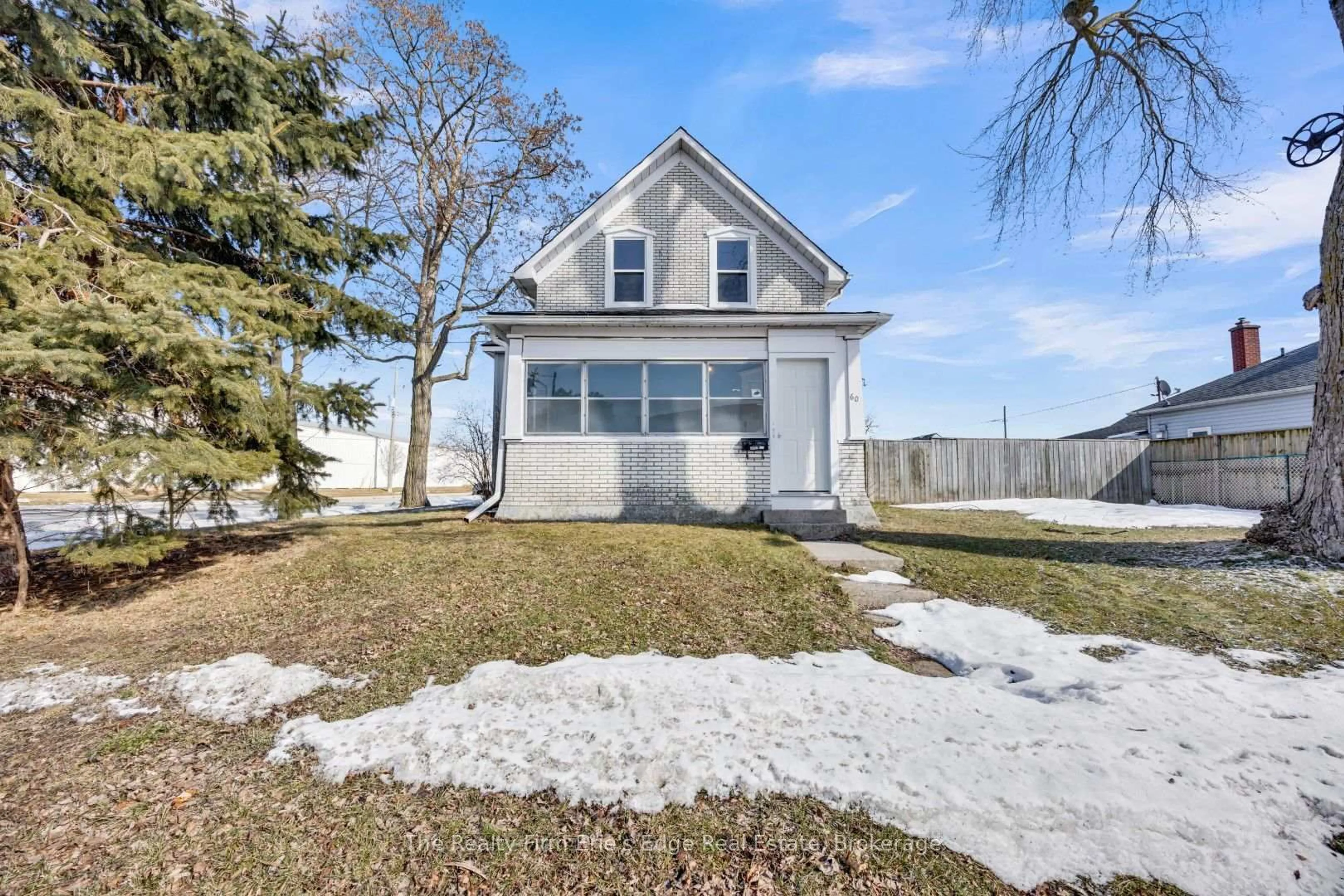 A pic from outside/outdoor area/front of a property/back of a property/a pic from drone, street for 60 King St, Tillsonburg Ontario N4G 3E7