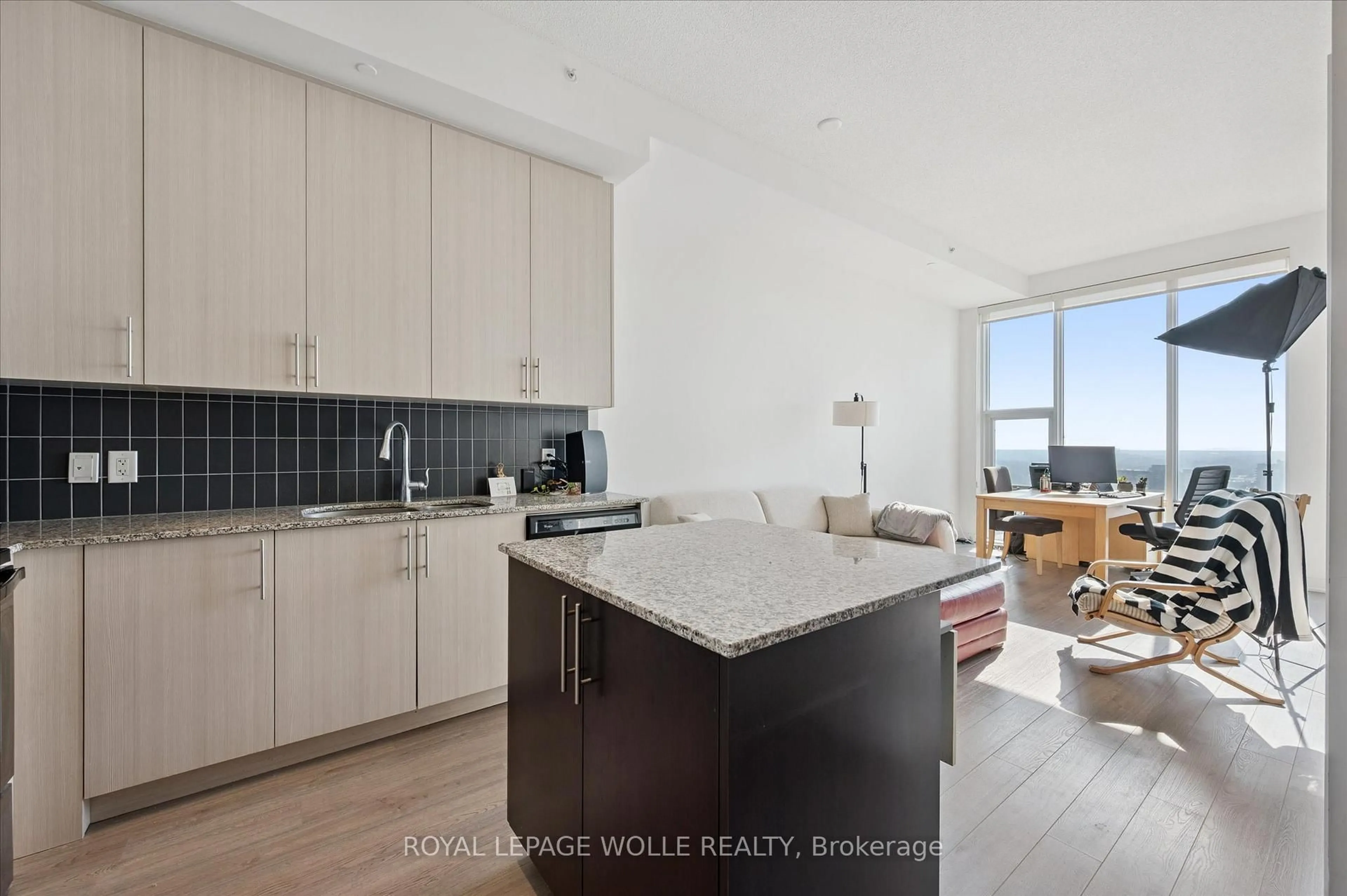 Unknown for 85 Duke St #1707, Kitchener Ontario N2H 0B7