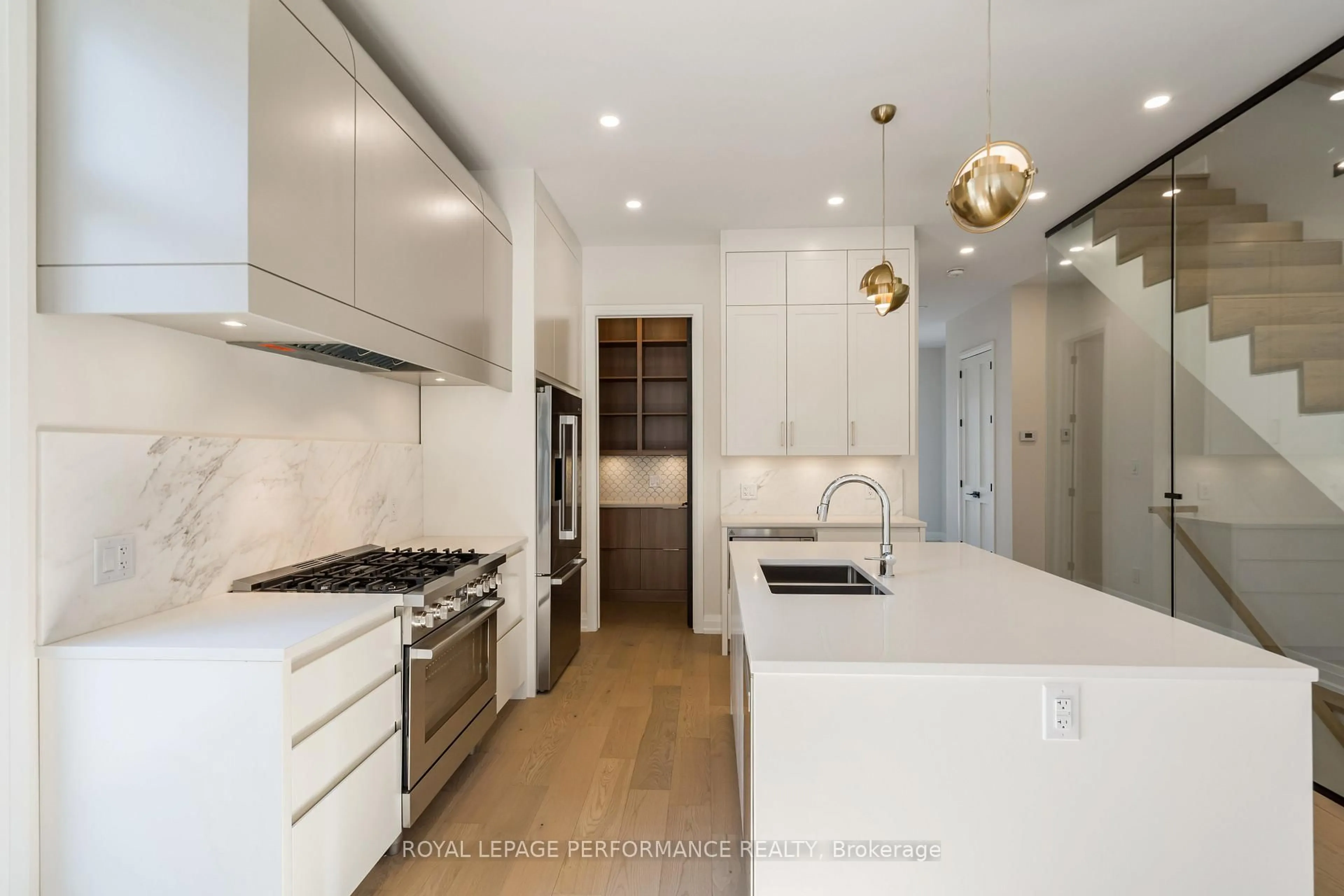 Contemporary kitchen, unknown for 31 Commanda Way, Ottawa Ontario K1M 1G1