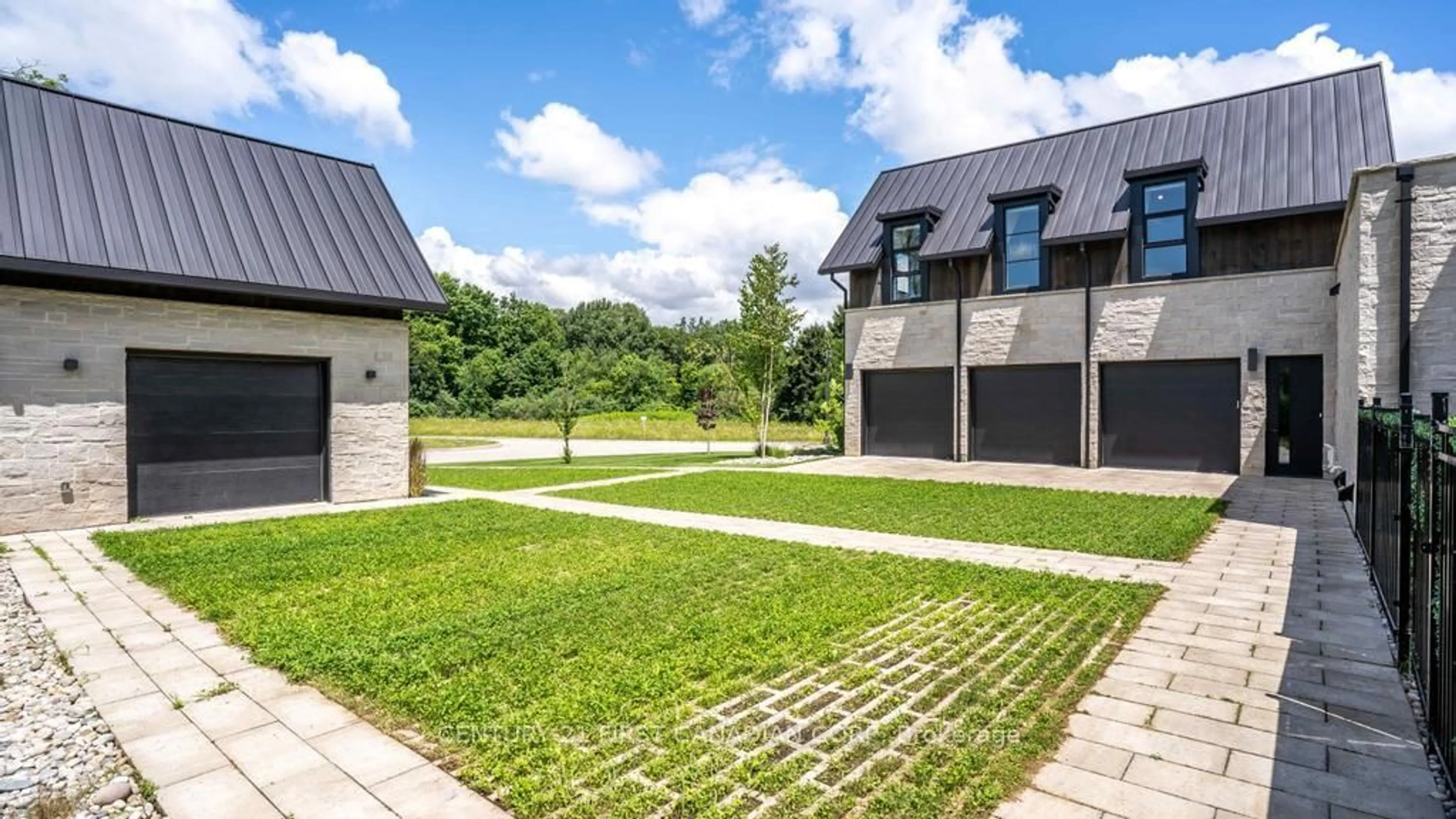 A pic from outside/outdoor area/front of a property/back of a property/a pic from drone, street for 3819 Deer Tr, London South Ontario N6P 1E6