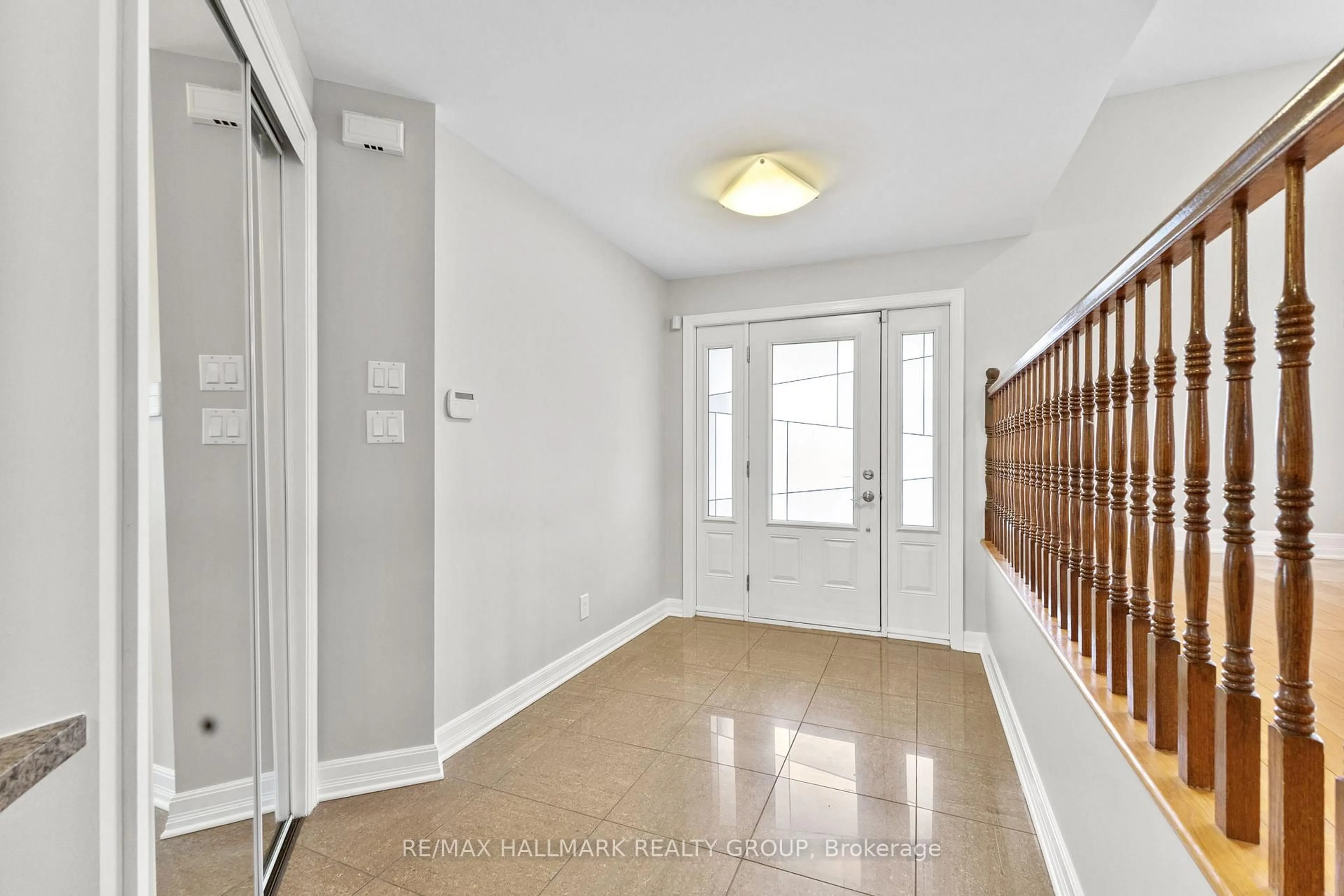 Indoor entryway for 30 Lillico Dr, Ottawa Ontario K1V 9L6