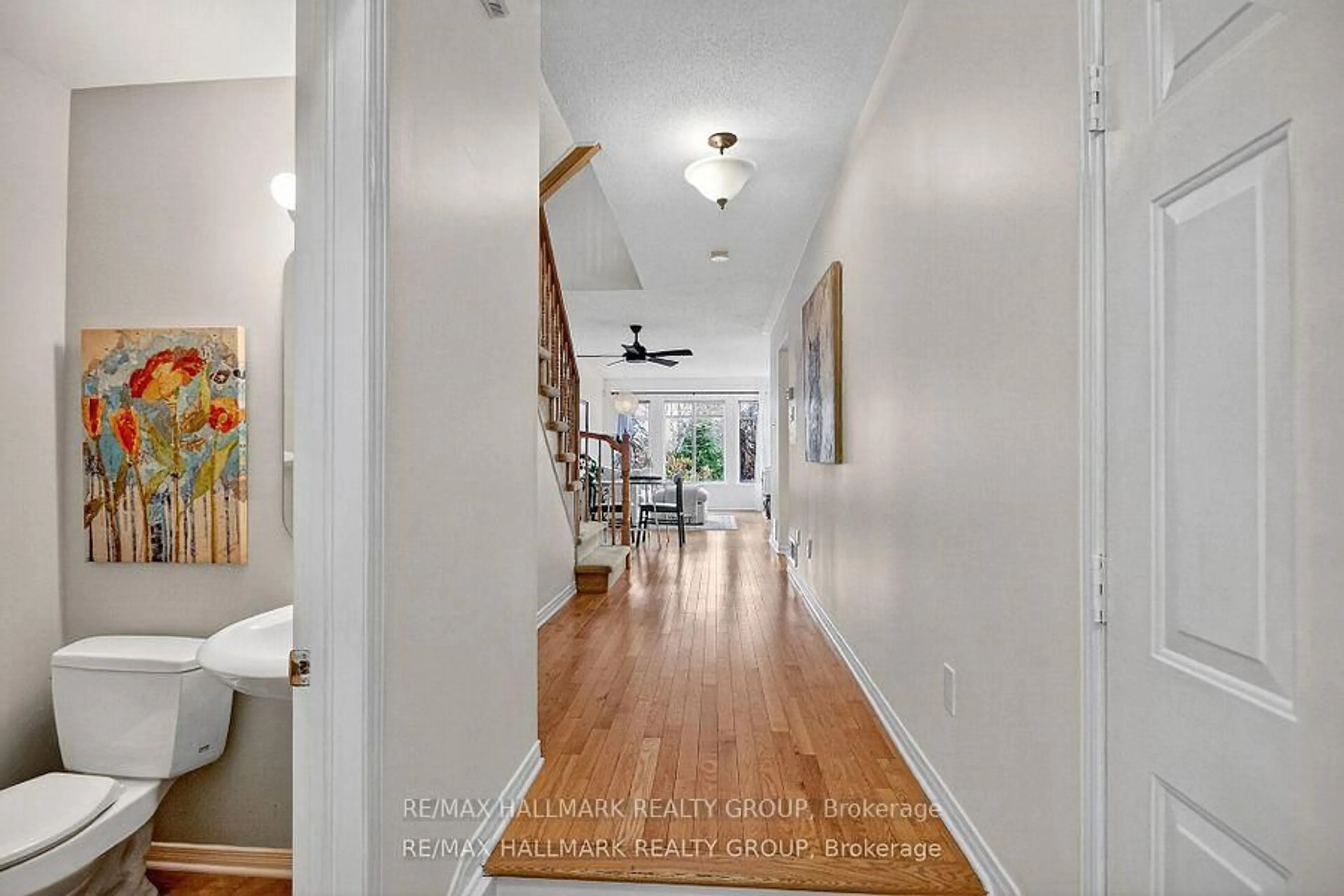 Indoor entryway for 135 Gatespark Private, Ottawa Ontario K2T 1L1