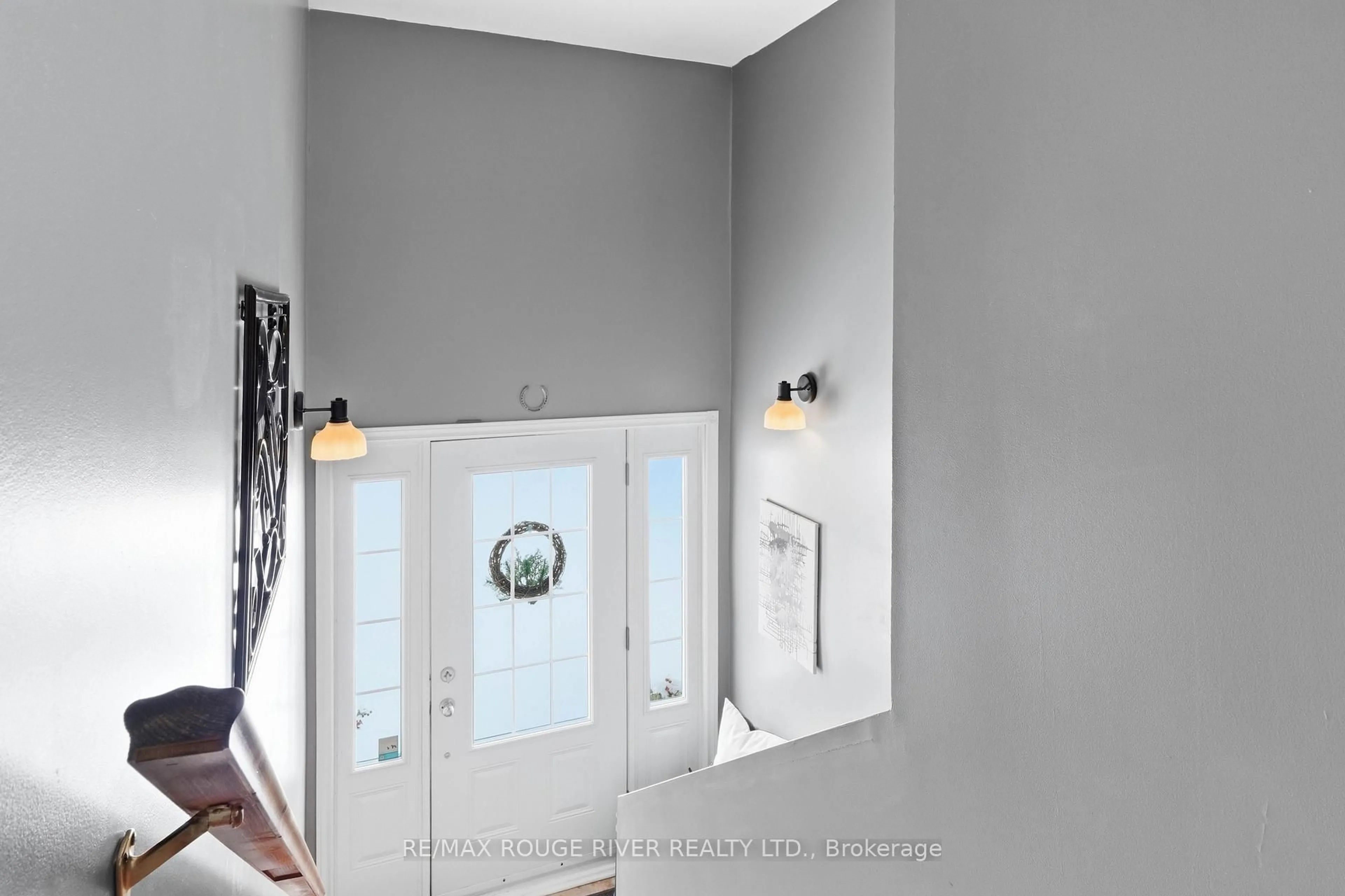 Indoor entryway for 1262 Quin-Mo-Lac Rd, Tweed Ontario K0K 3J0