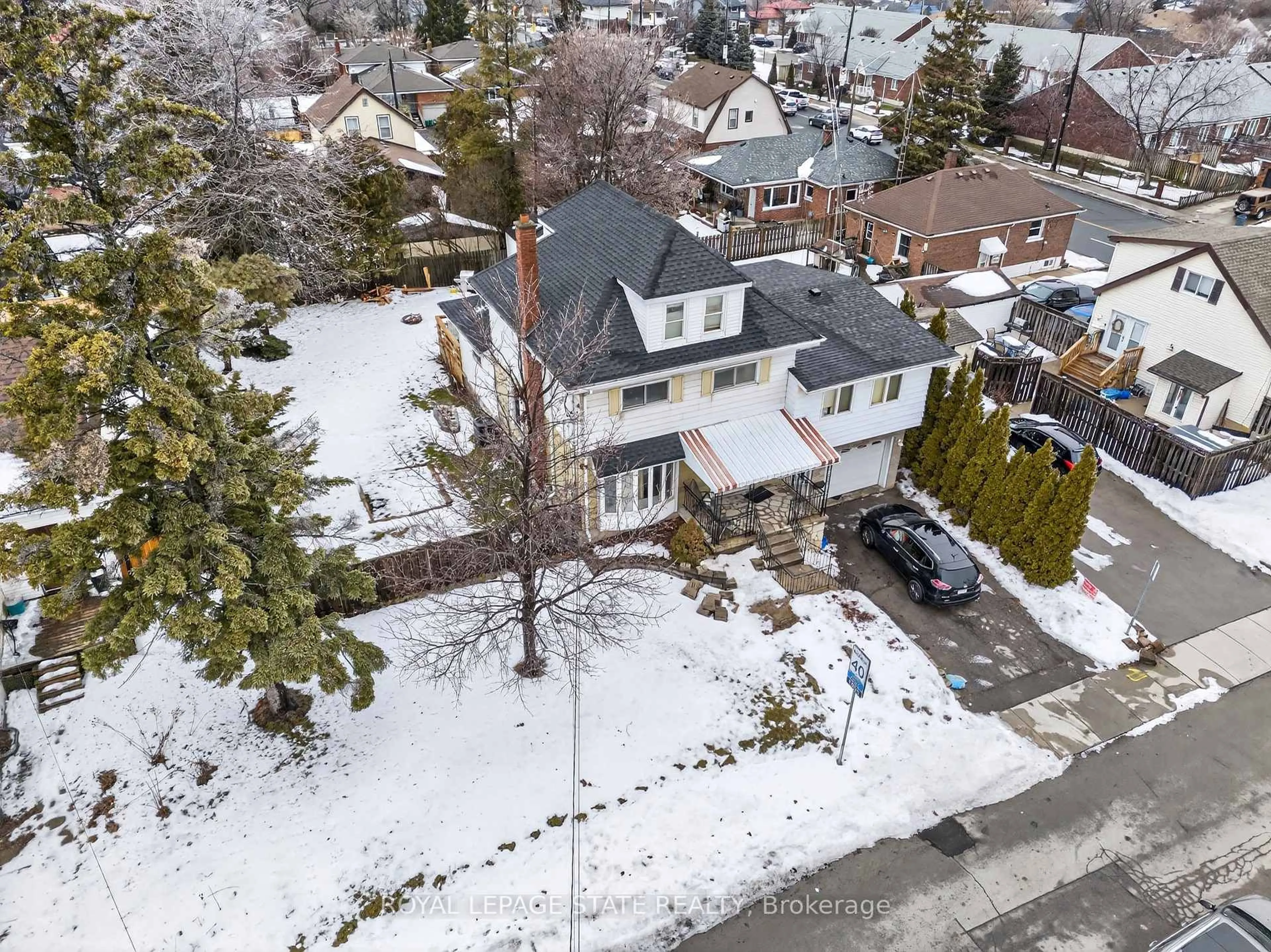 A pic from outside/outdoor area/front of a property/back of a property/a pic from drone, street for 312 East 12th St, Hamilton Ontario L9A 3Y1