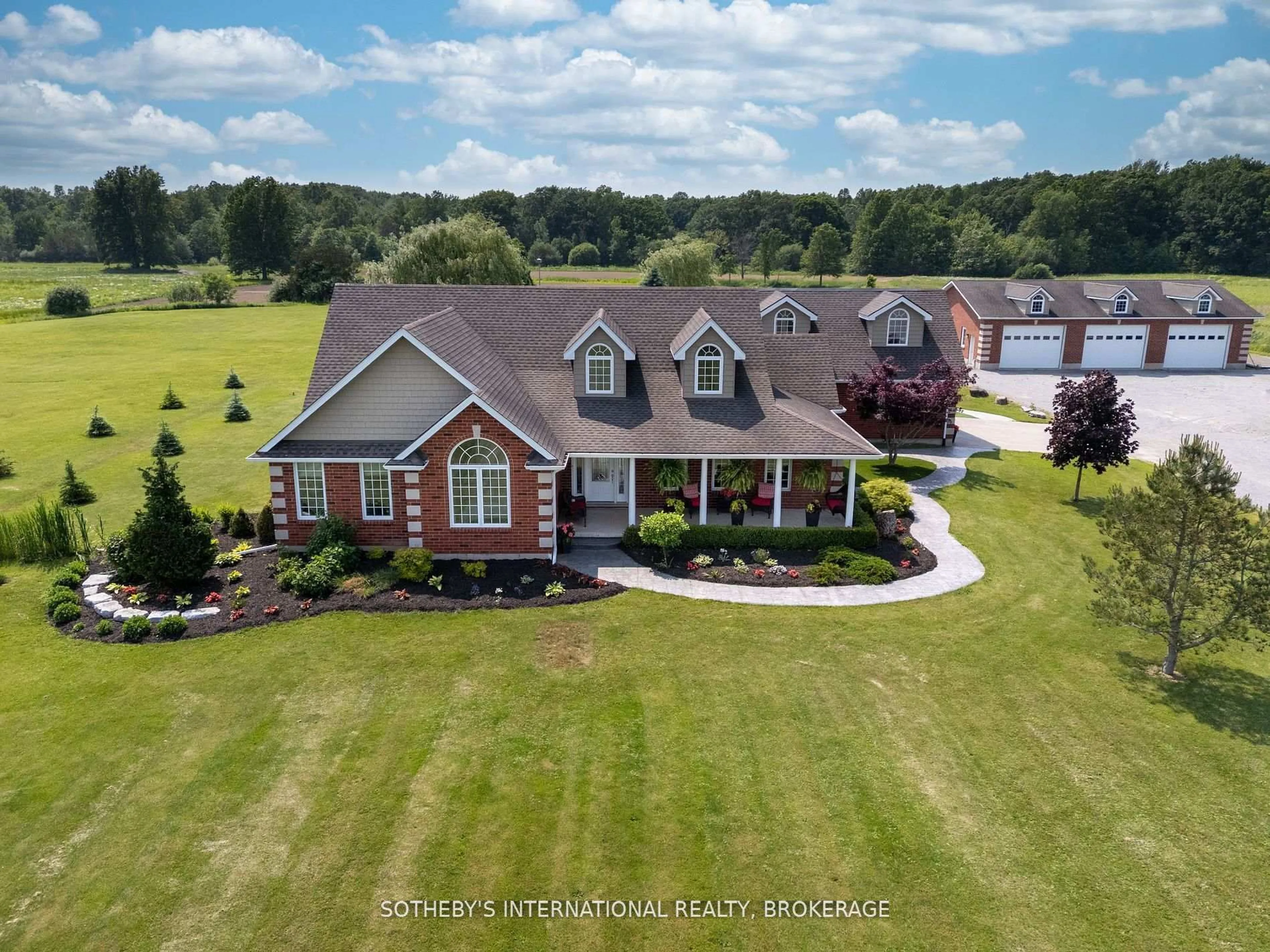 A pic from outside/outdoor area/front of a property/back of a property/a pic from drone, water/lake/river/ocean view for 551 Darby Rd, Welland Ontario L0S 1K0