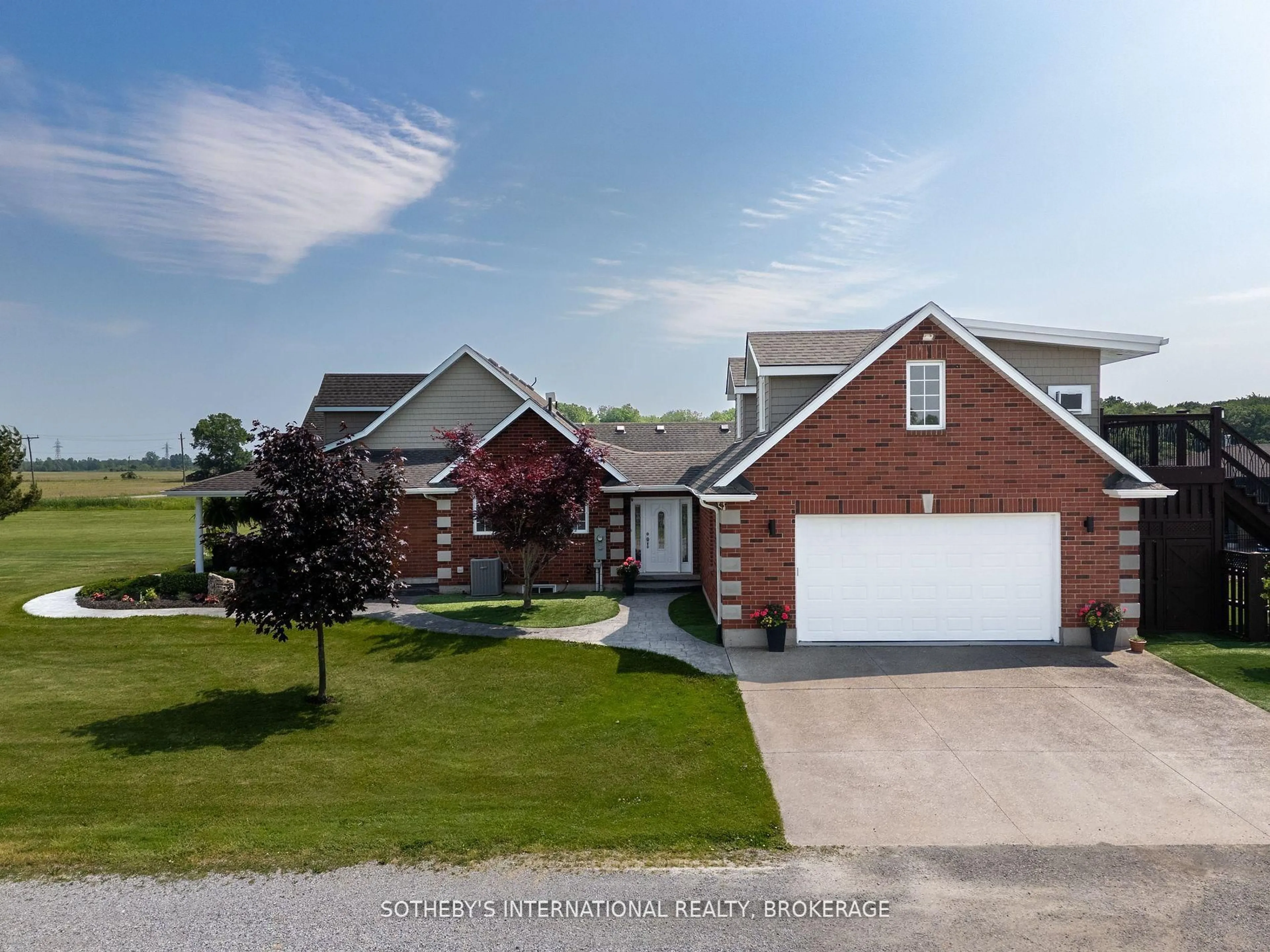 A pic from outside/outdoor area/front of a property/back of a property/a pic from drone, street for 551 Darby Rd, Welland Ontario L0S 1K0
