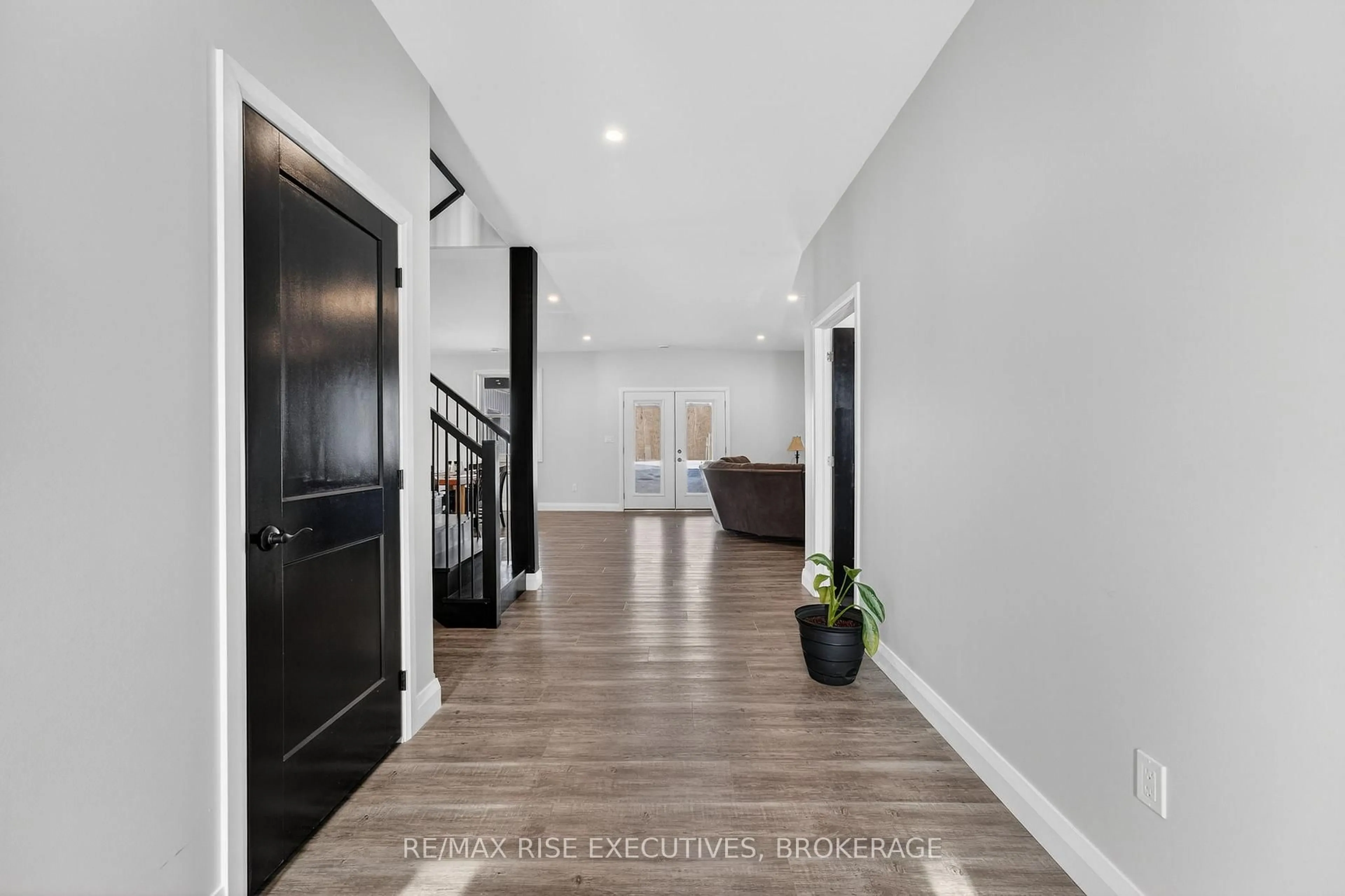 Indoor entryway for 1580B Wagerville Rd, Parham Ontario K0H 2K0