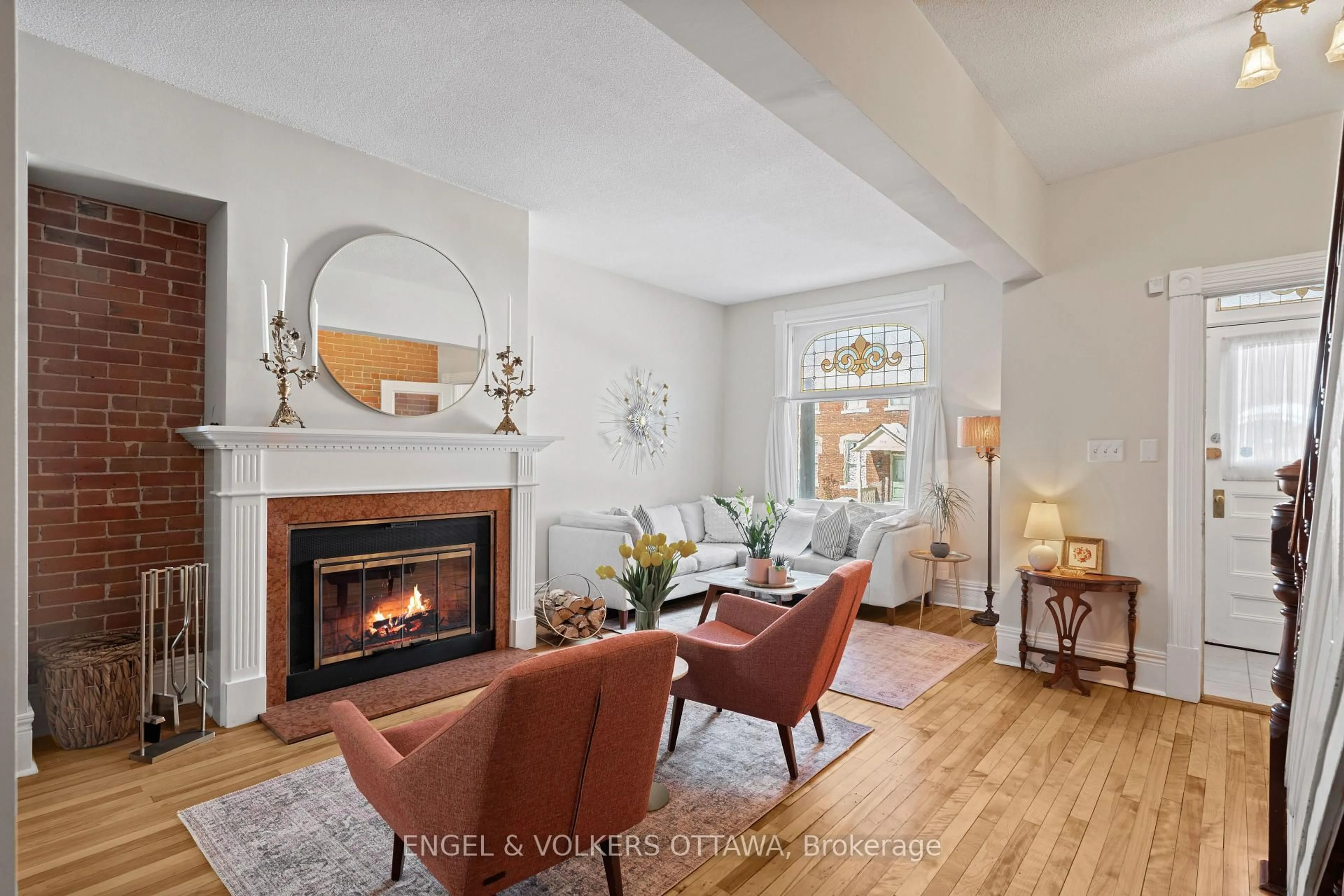 Living room with furniture, unknown for 210 Daly Ave, Ottawa Ontario K1N 6G2