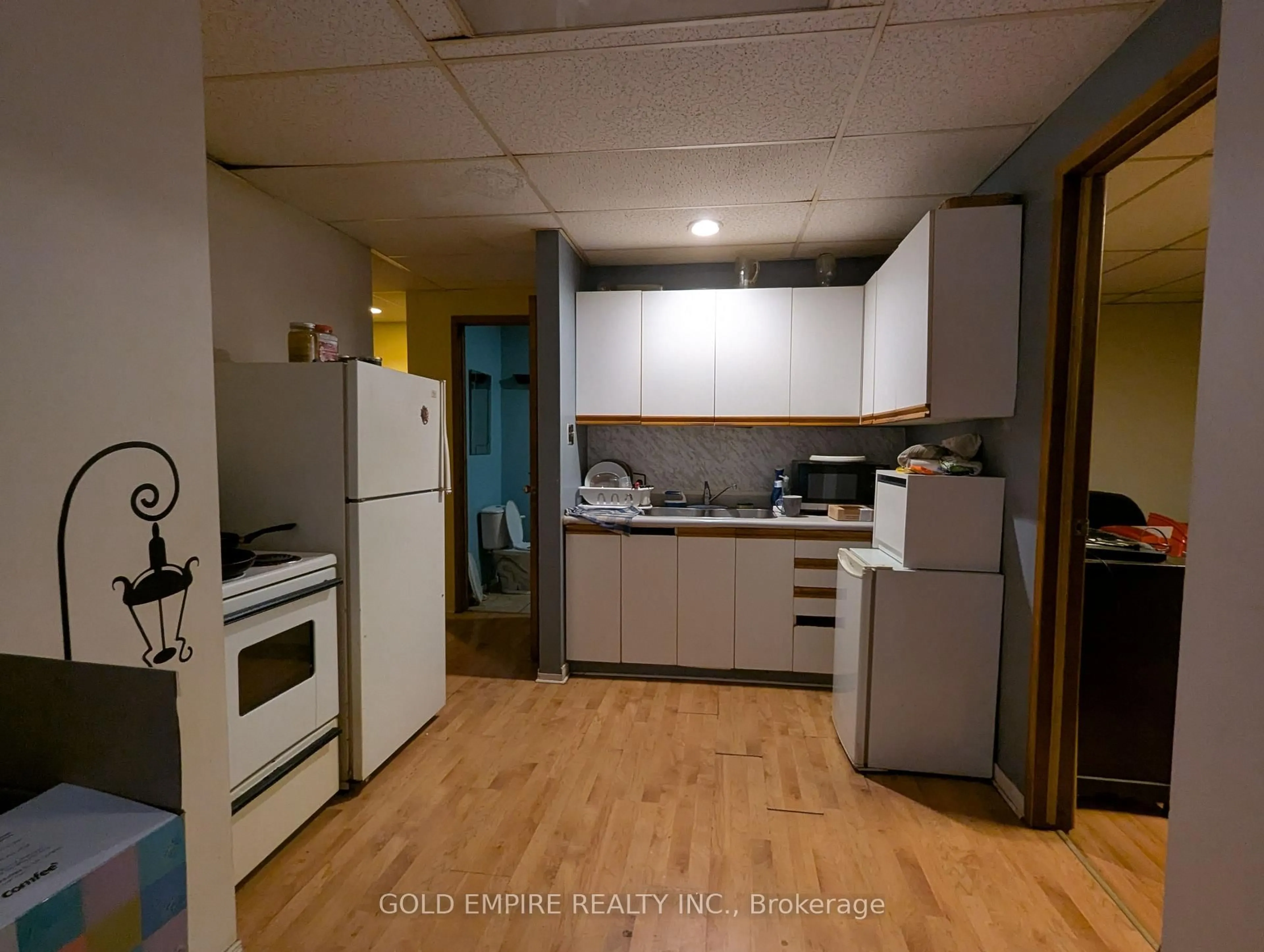 Standard kitchen, unknown for 42 Wellington St, Woodstock Ontario N4S 6P3