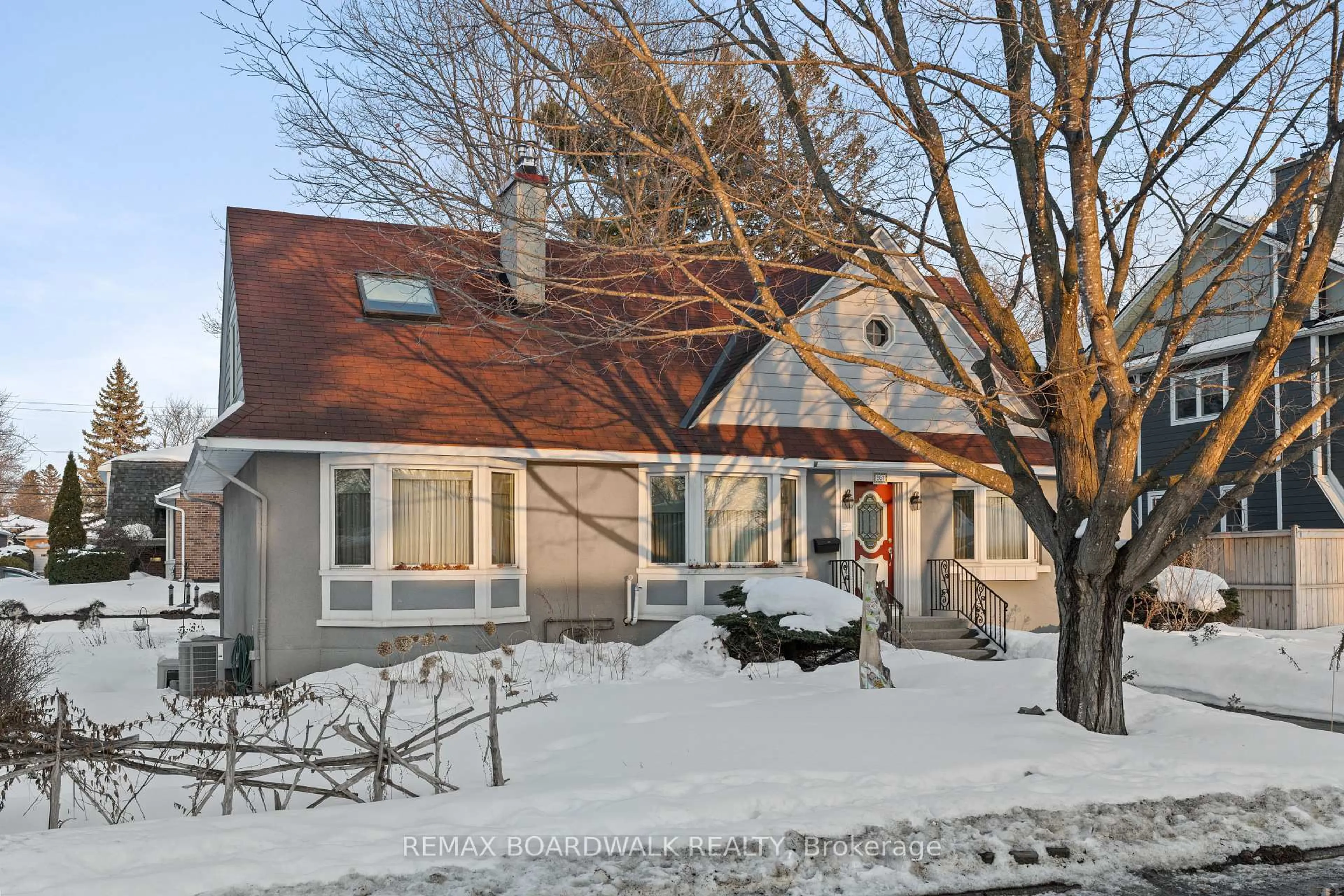 Unknown for 961 Kingsmere Ave, Ottawa Ontario K2A 3K3