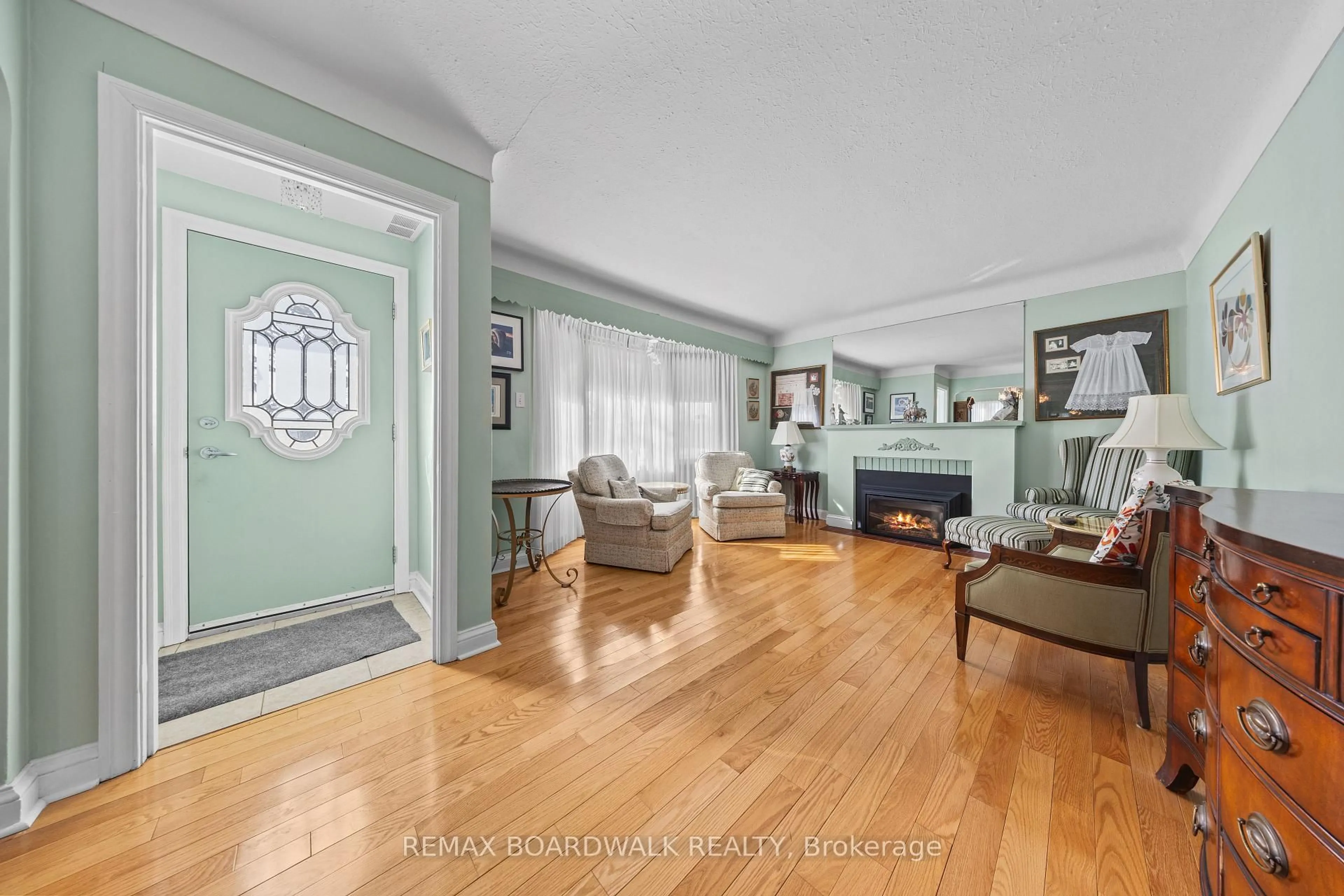 Unknown for 961 Kingsmere Ave, Ottawa Ontario K2A 3K3