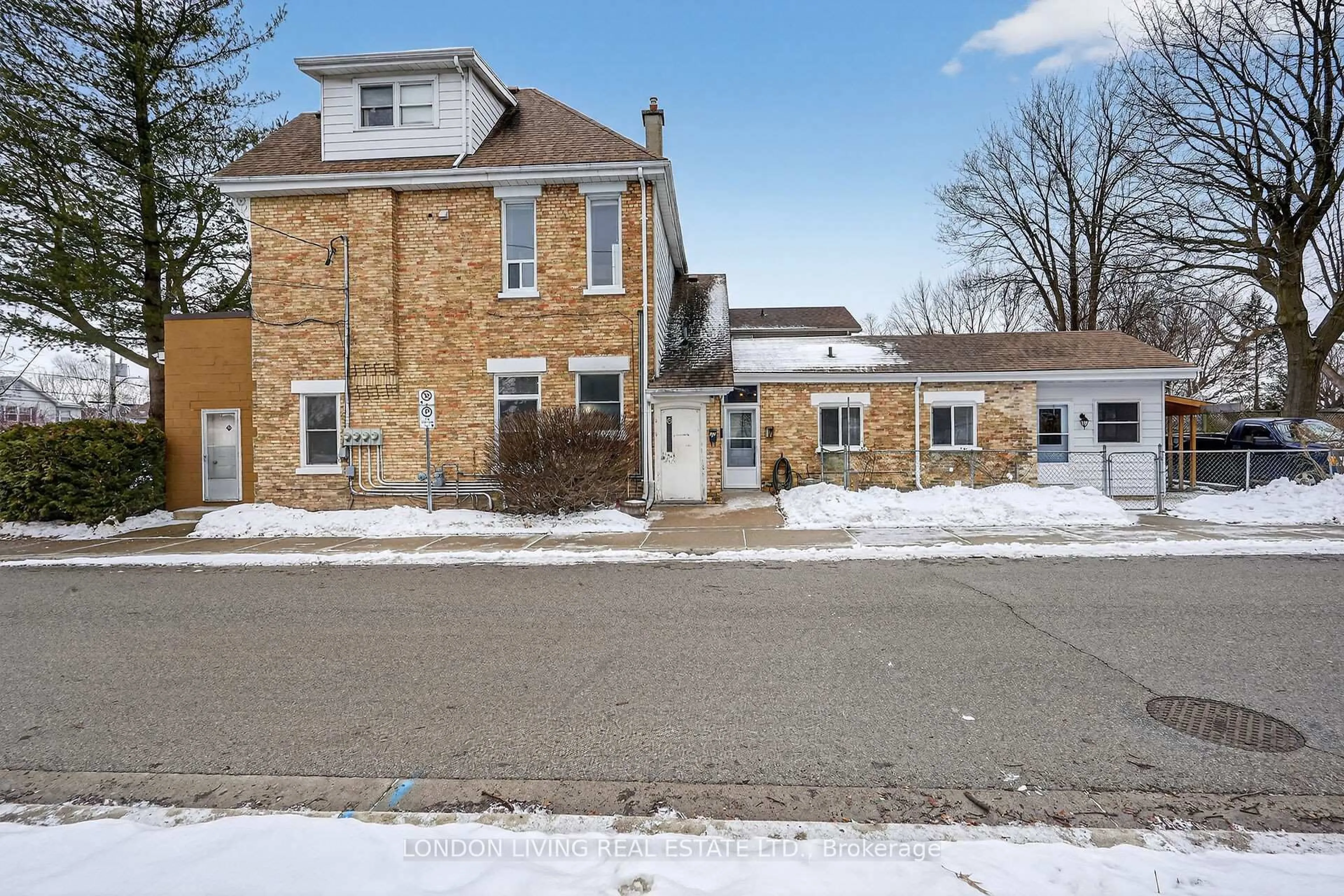 Unknown for 572 Pall Mall St, London East Ontario N5Y 2P3