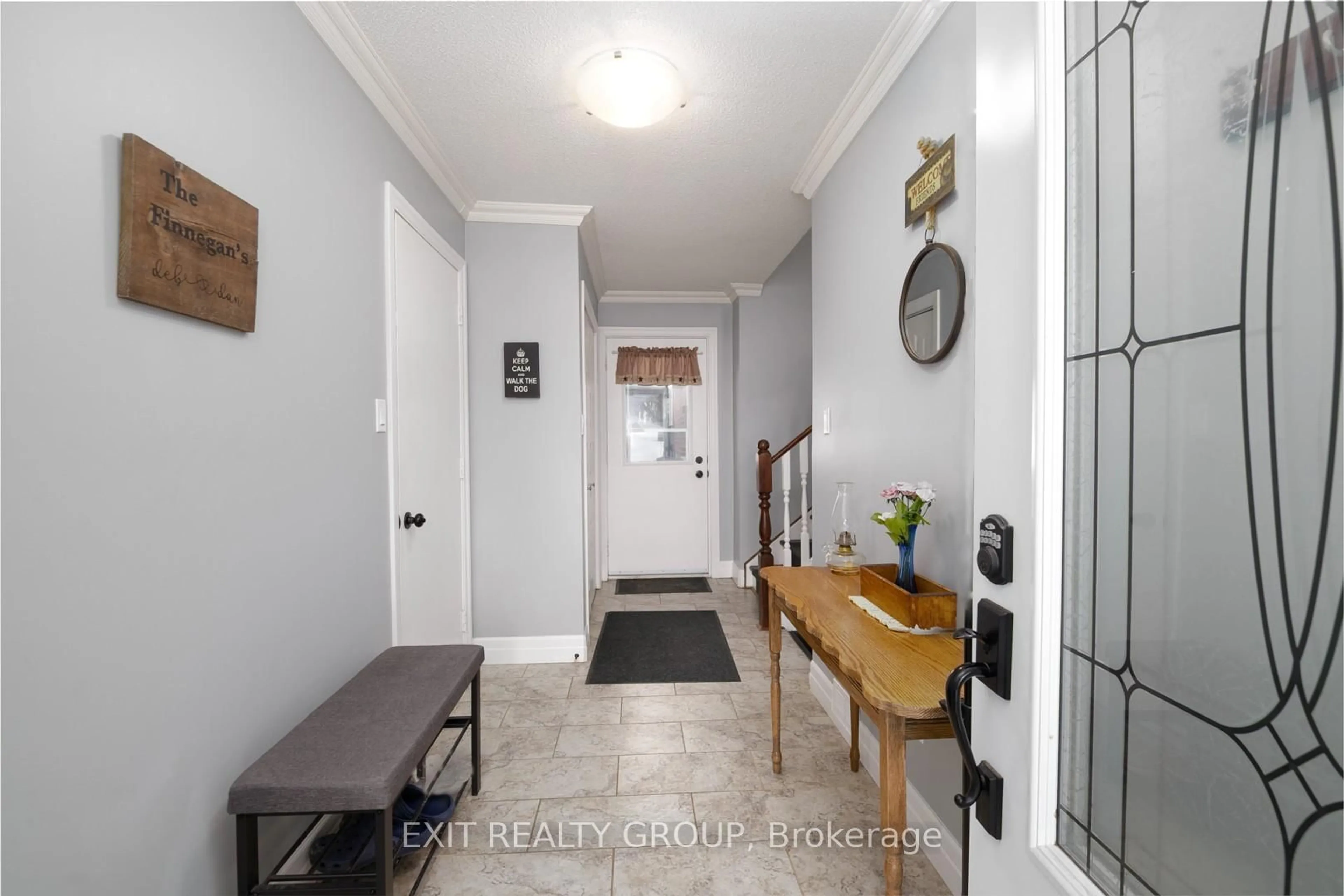 Indoor entryway for 18 Tanner Dr, Stirling Ontario K0K 3E0