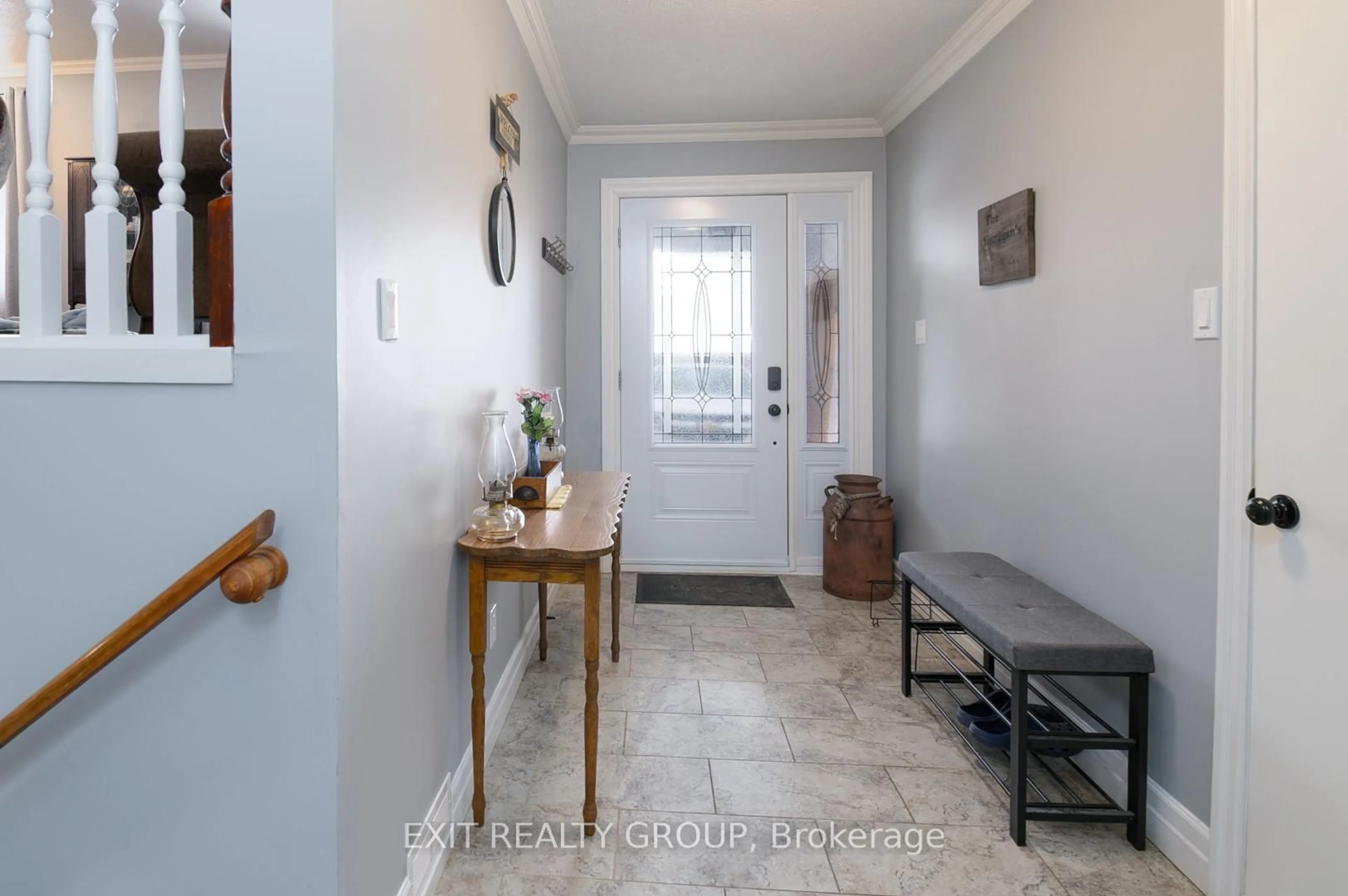 Indoor entryway for 18 Tanner Dr, Stirling Ontario K0K 3E0
