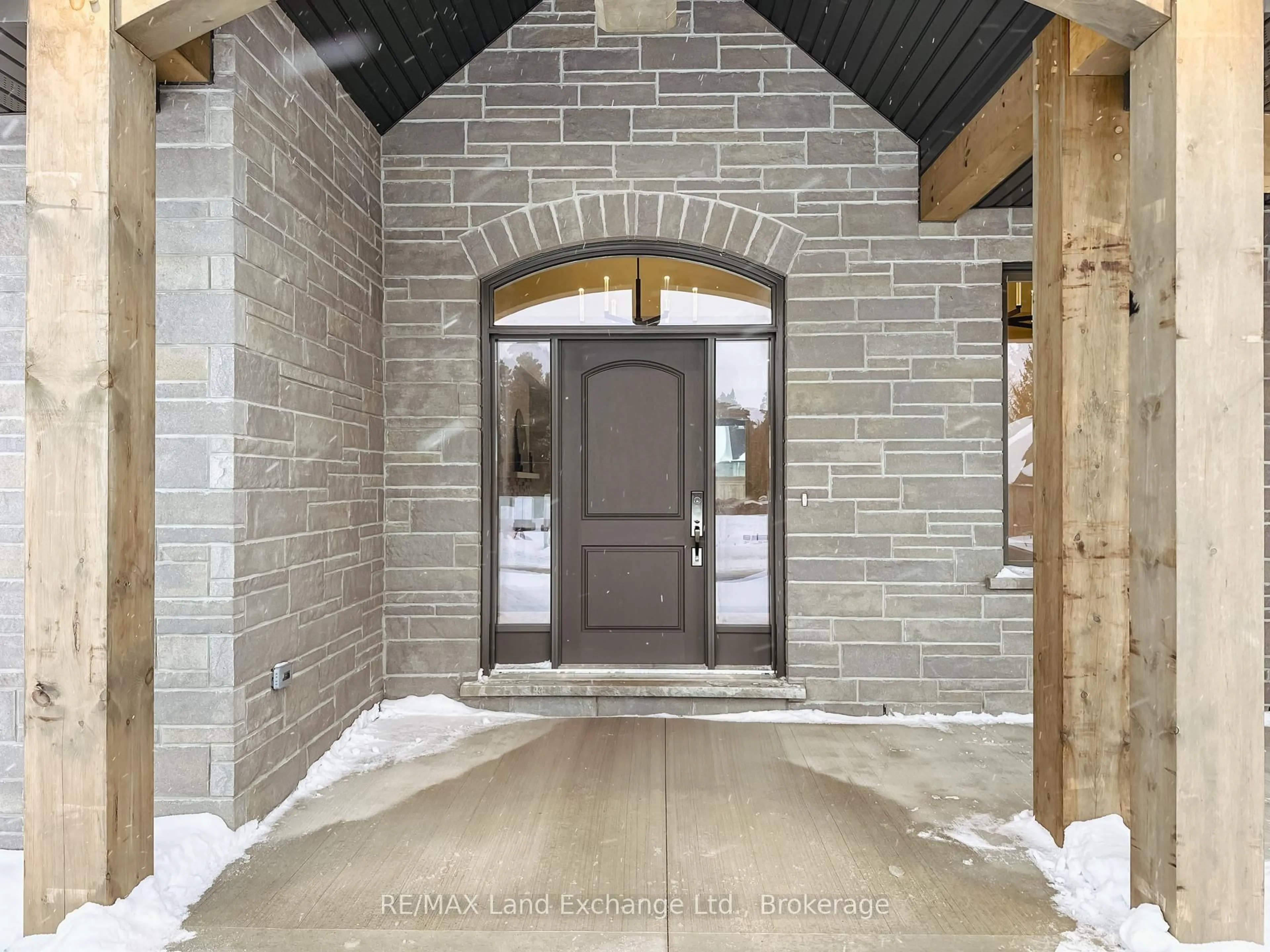 Indoor entryway for 920 Bogdanovic Way, Huron-Kinloss Ontario N2Z 0H3