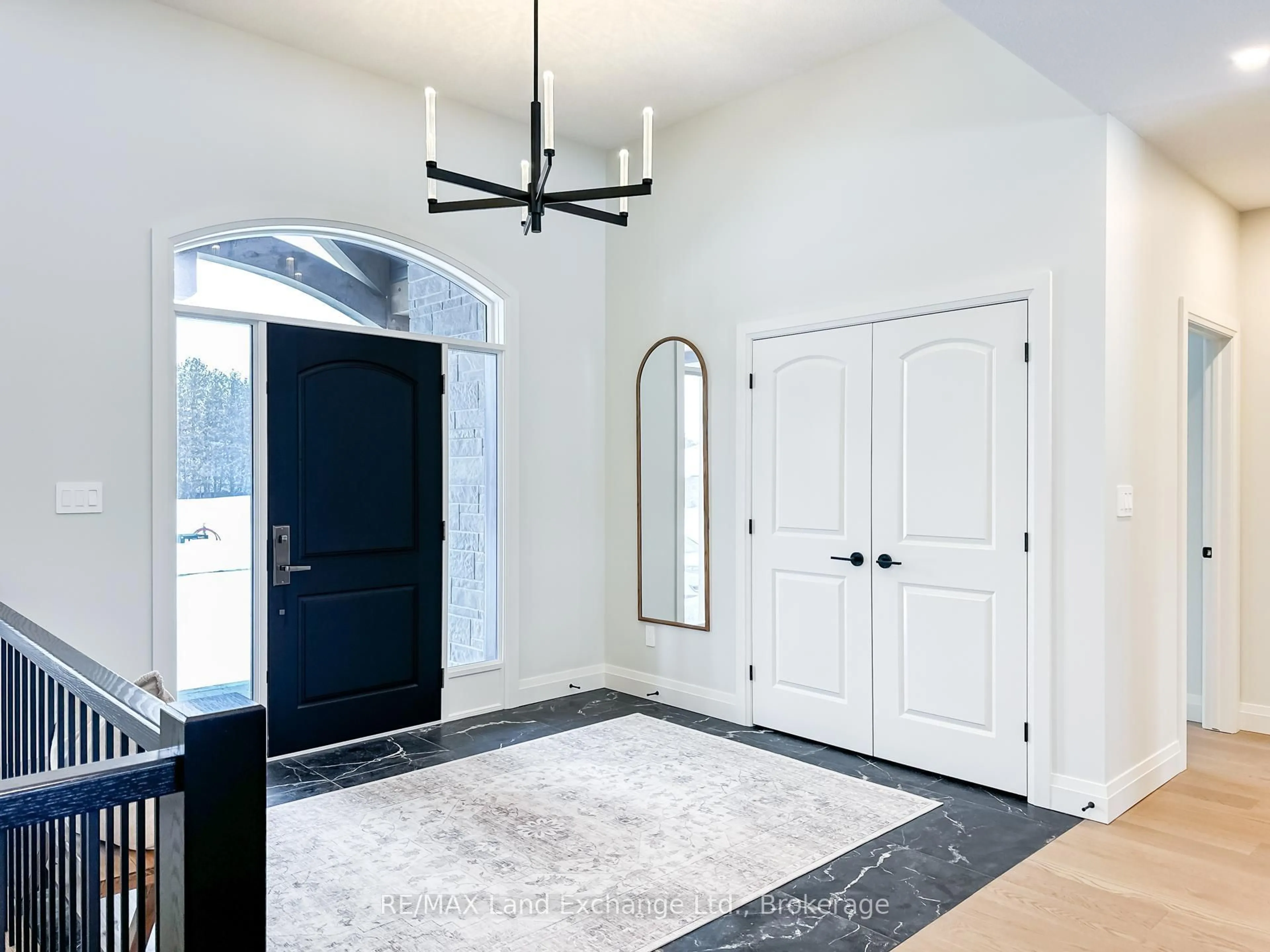 Indoor entryway for 920 Bogdanovic Way, Huron-Kinloss Ontario N2Z 0H3